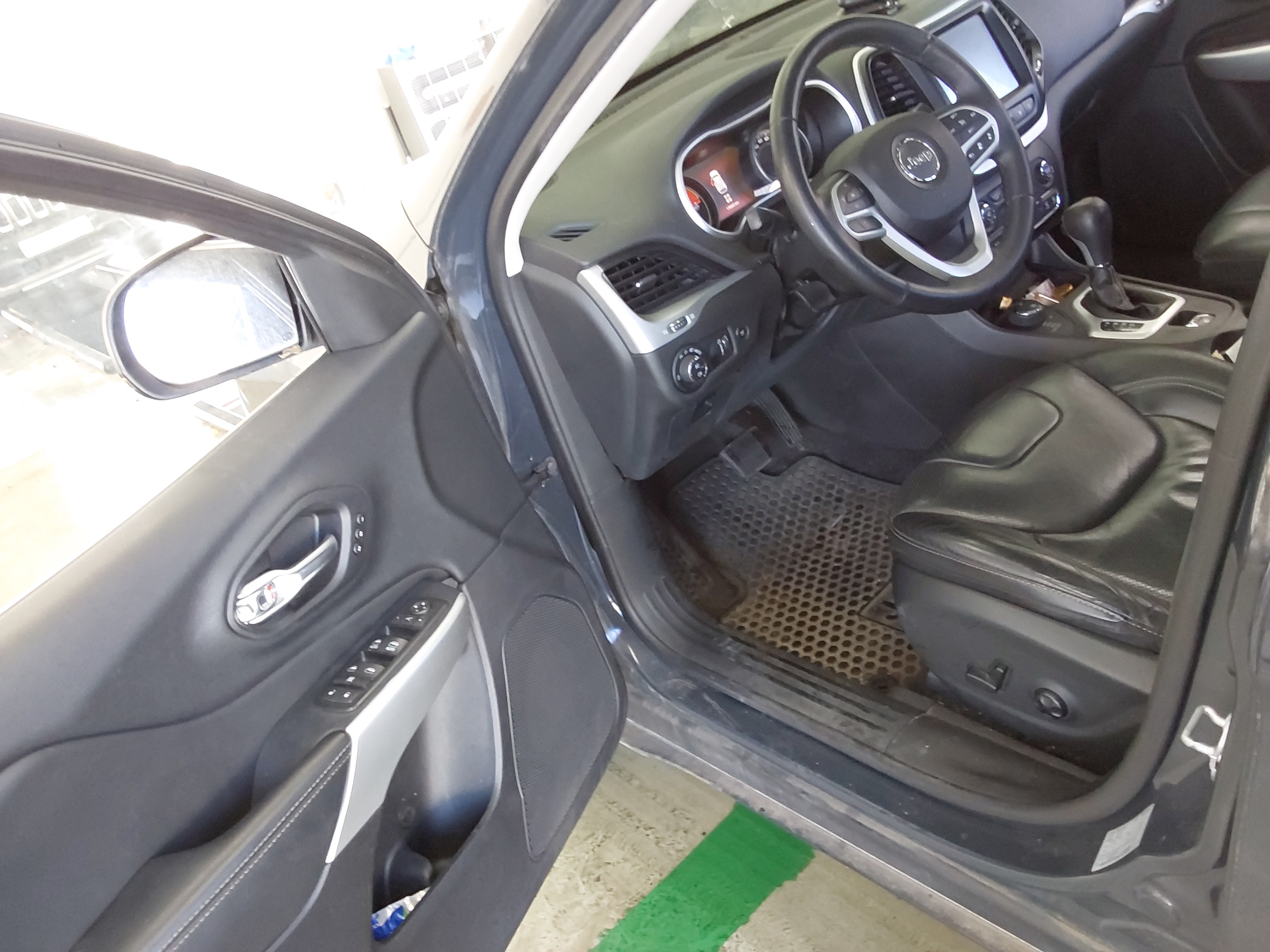 2017 - Jeep Cherokee