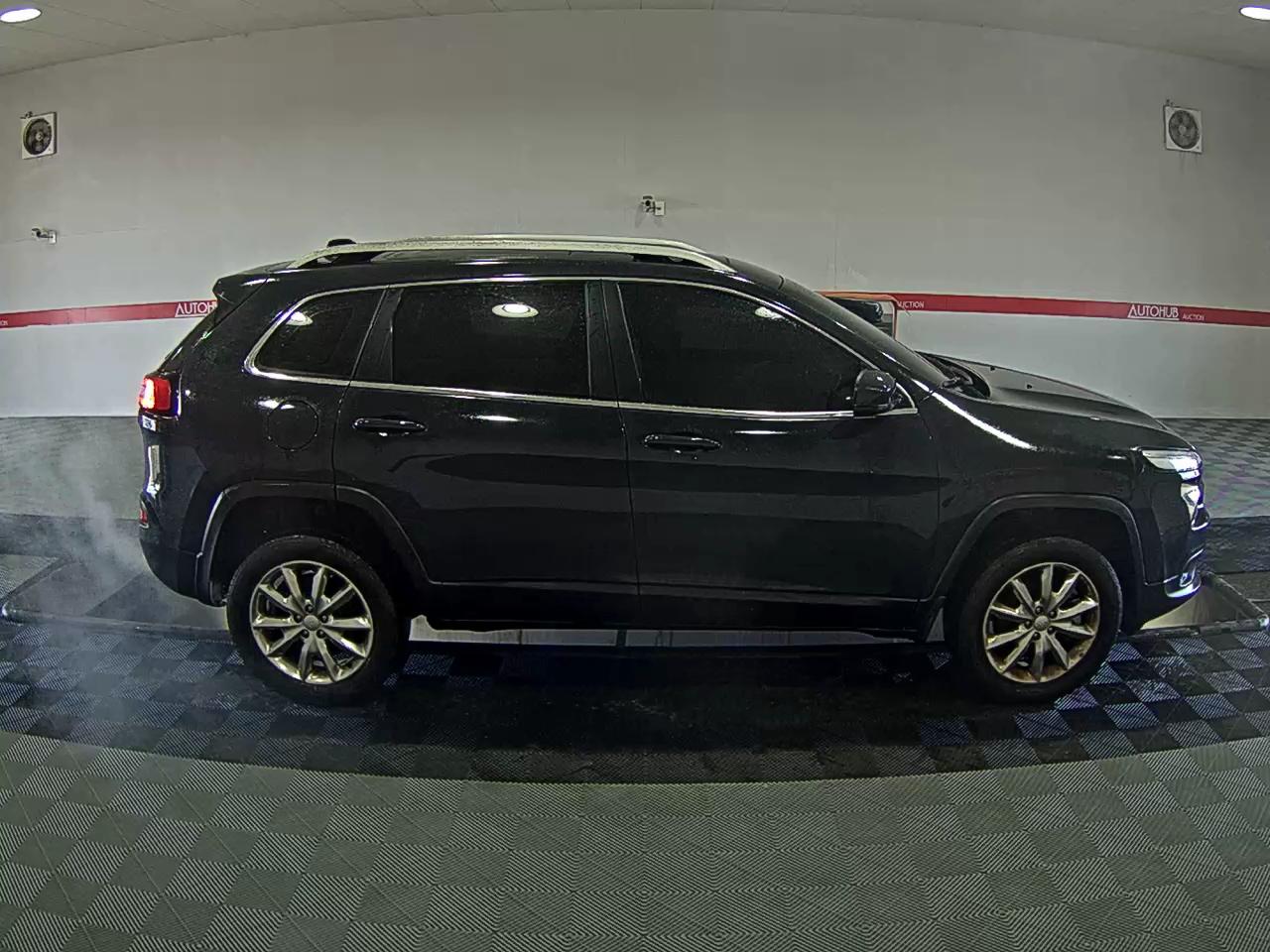 2017 - Jeep Cherokee