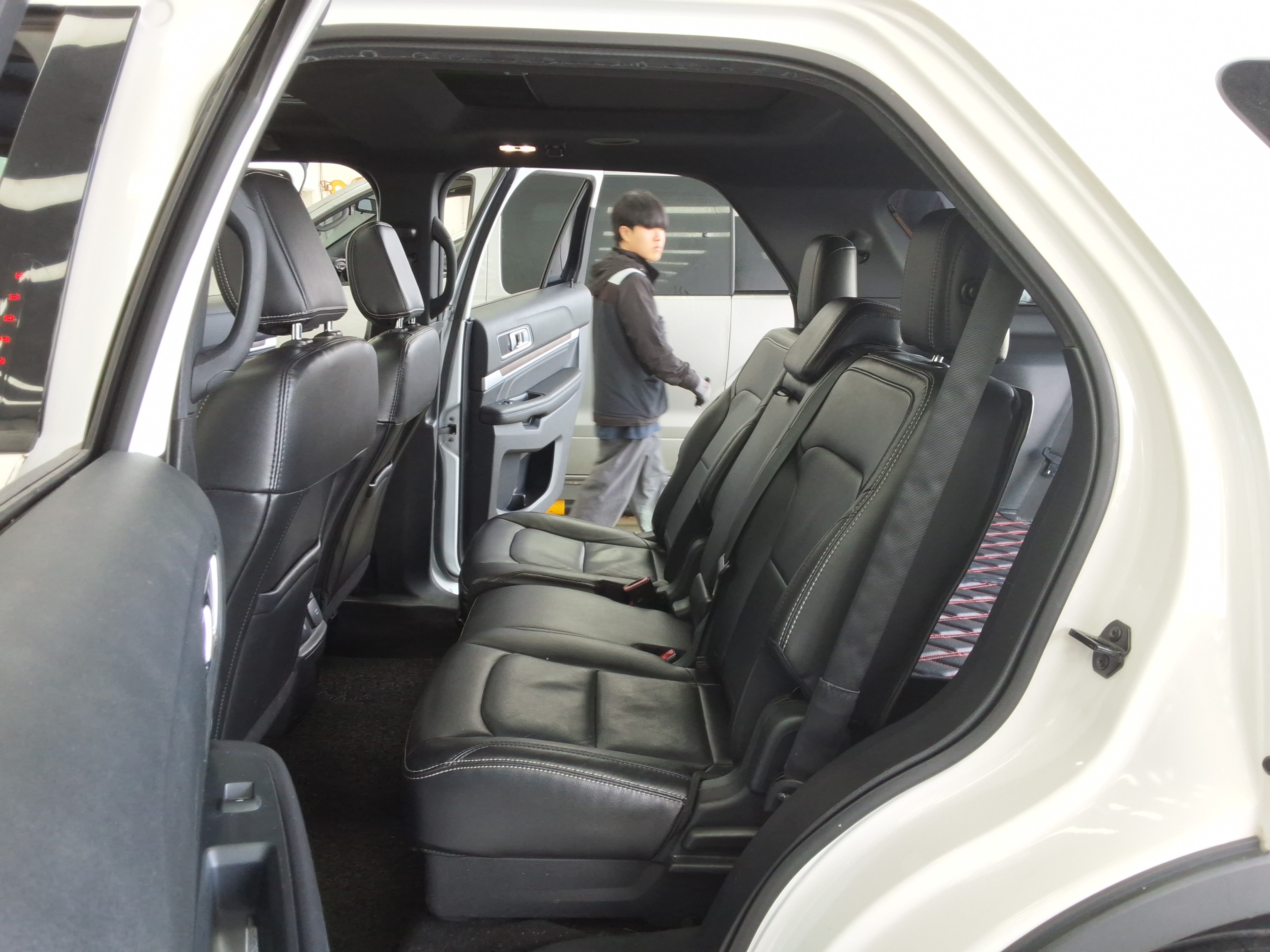 2018 - Ford Explorer