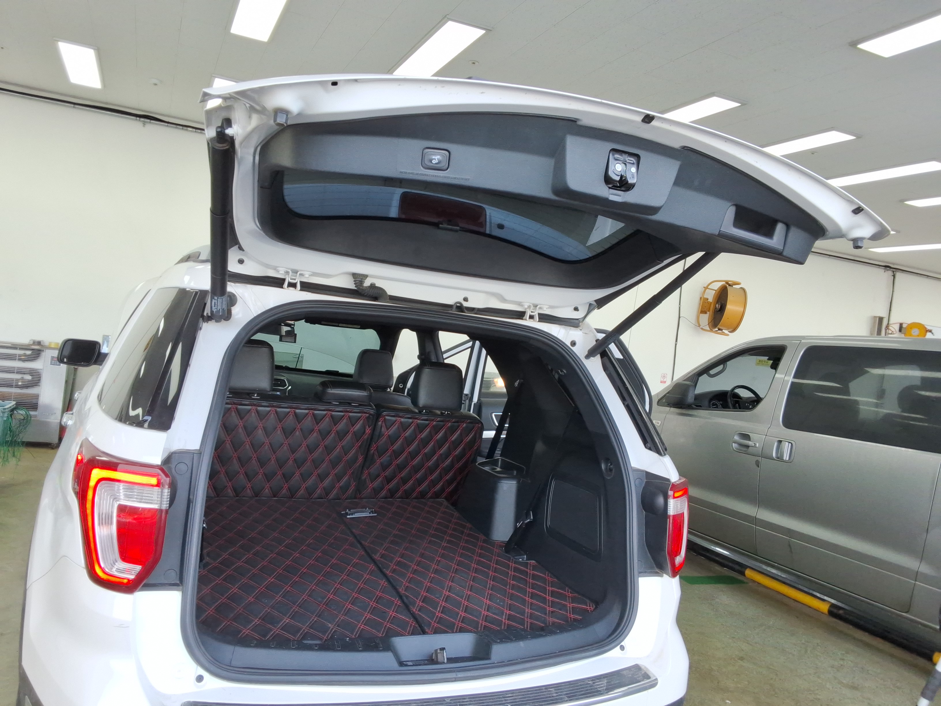 2018 - Ford Explorer