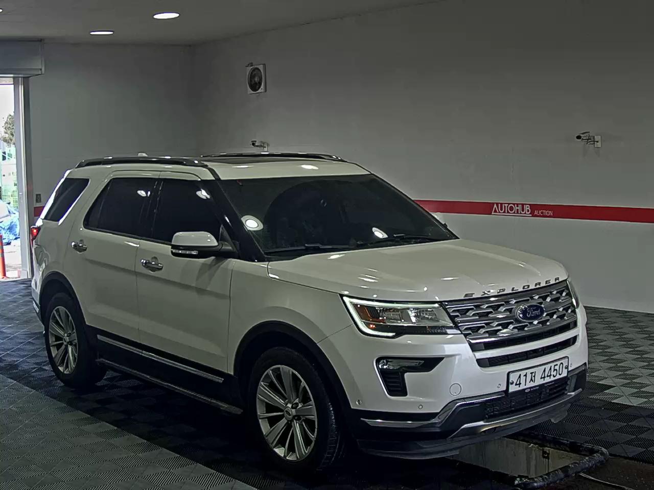 2018 - Ford Explorer