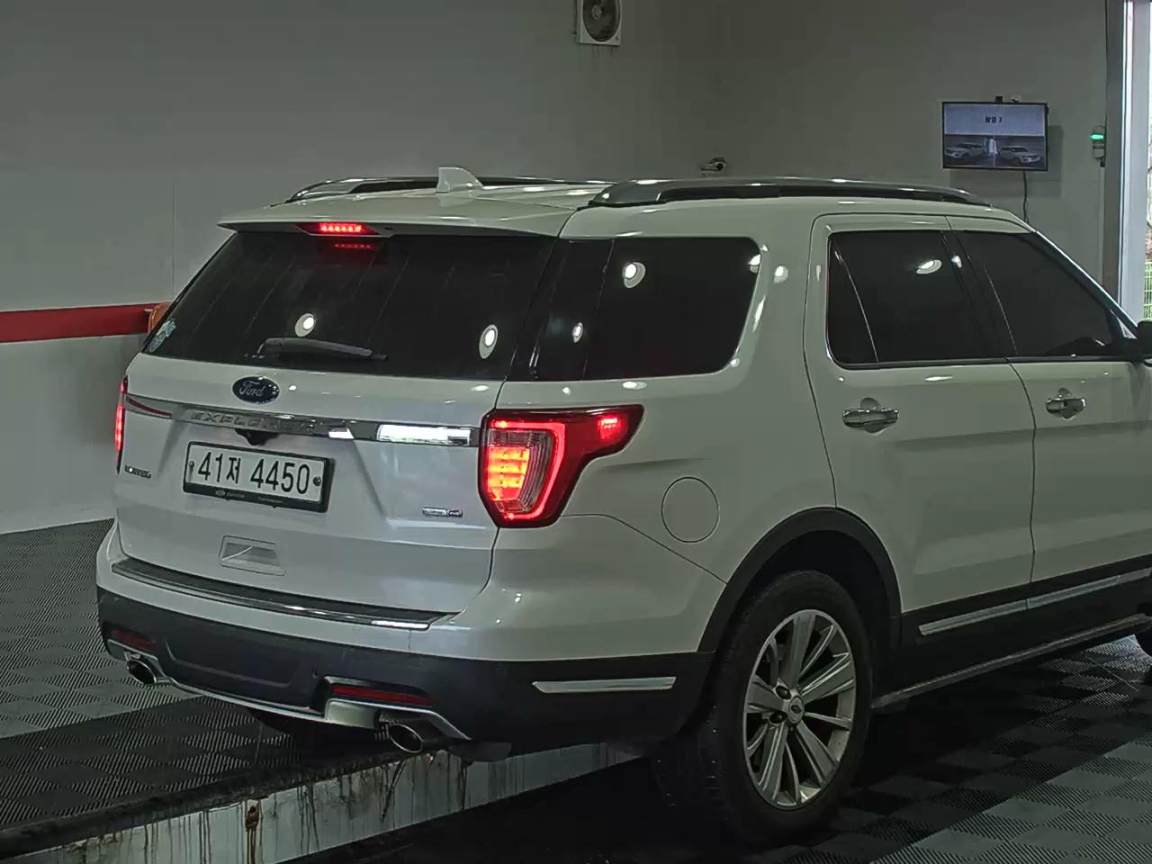 2018 - Ford Explorer