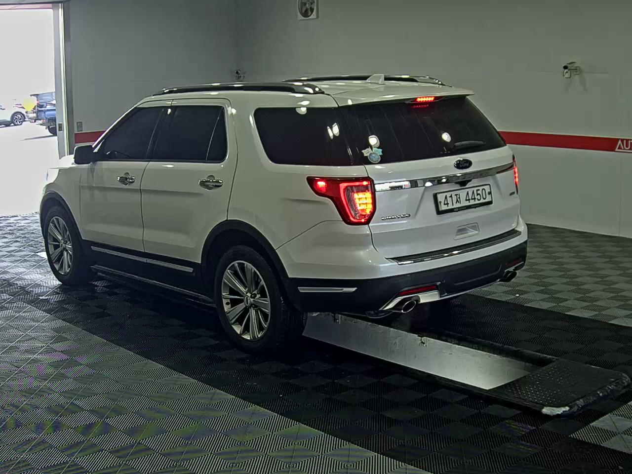 2018 - Ford Explorer