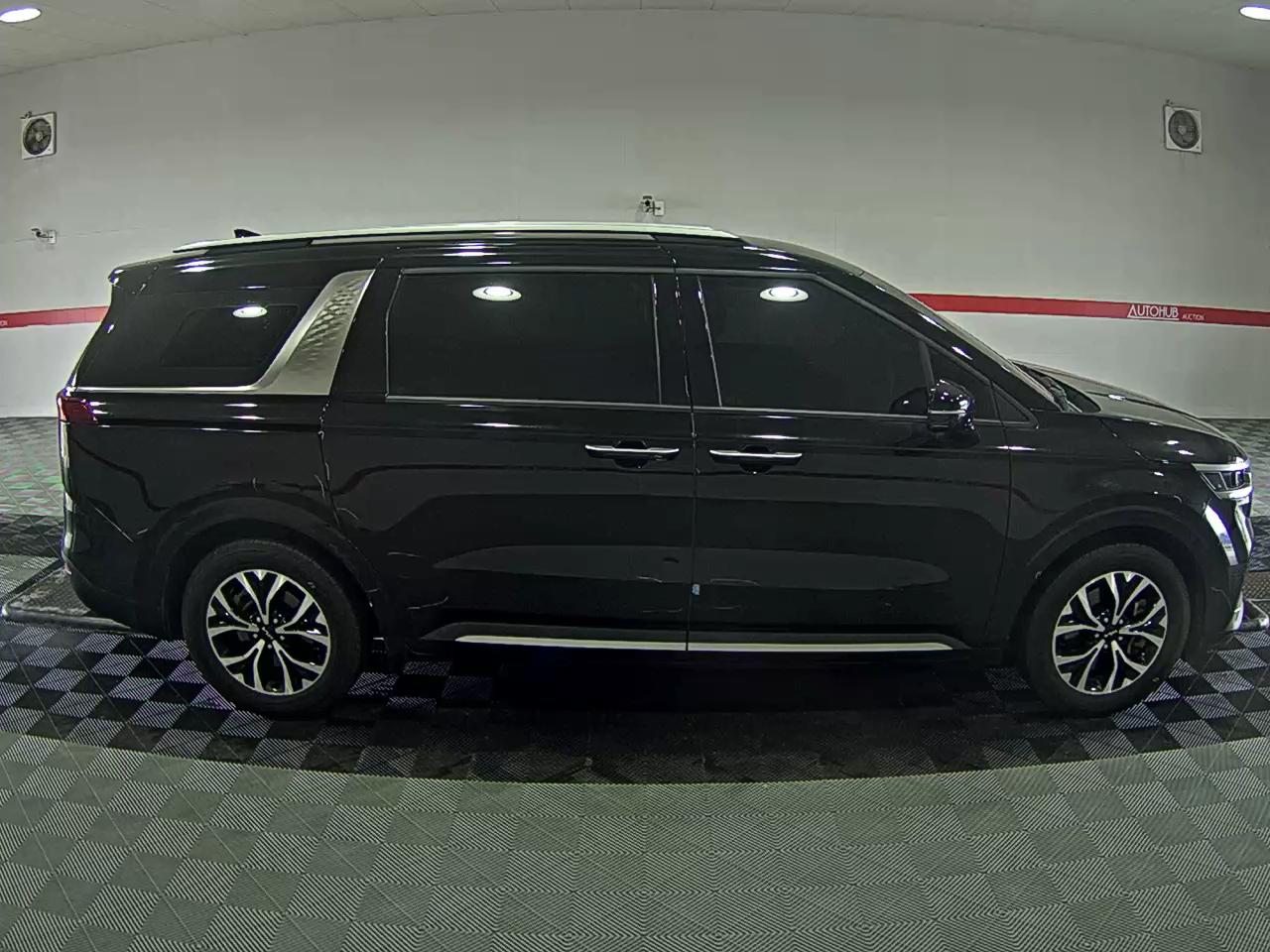 2022 - Kia Carnival