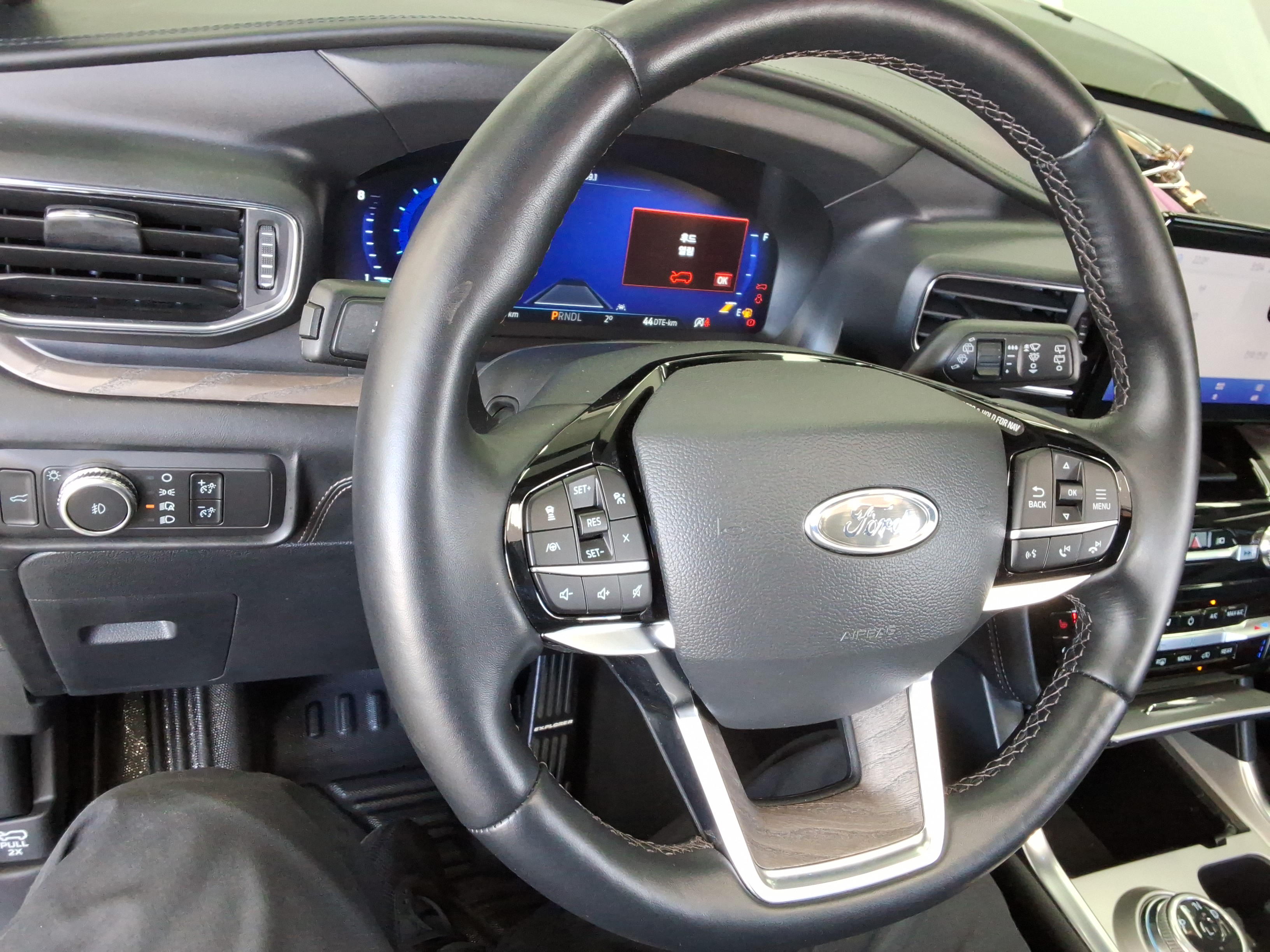 2022 - Ford Explorer