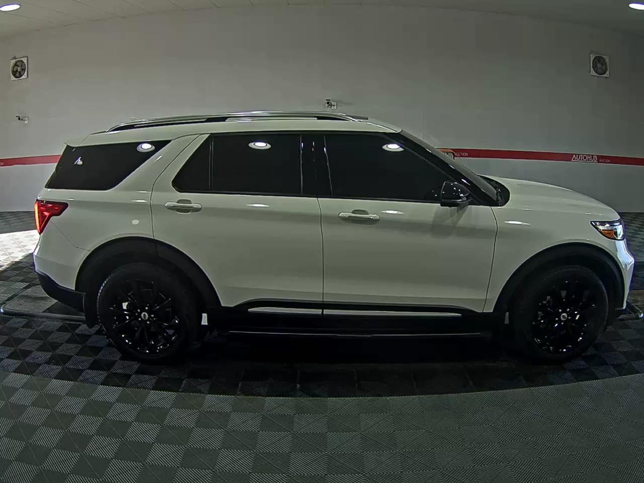 2022 - Ford Explorer