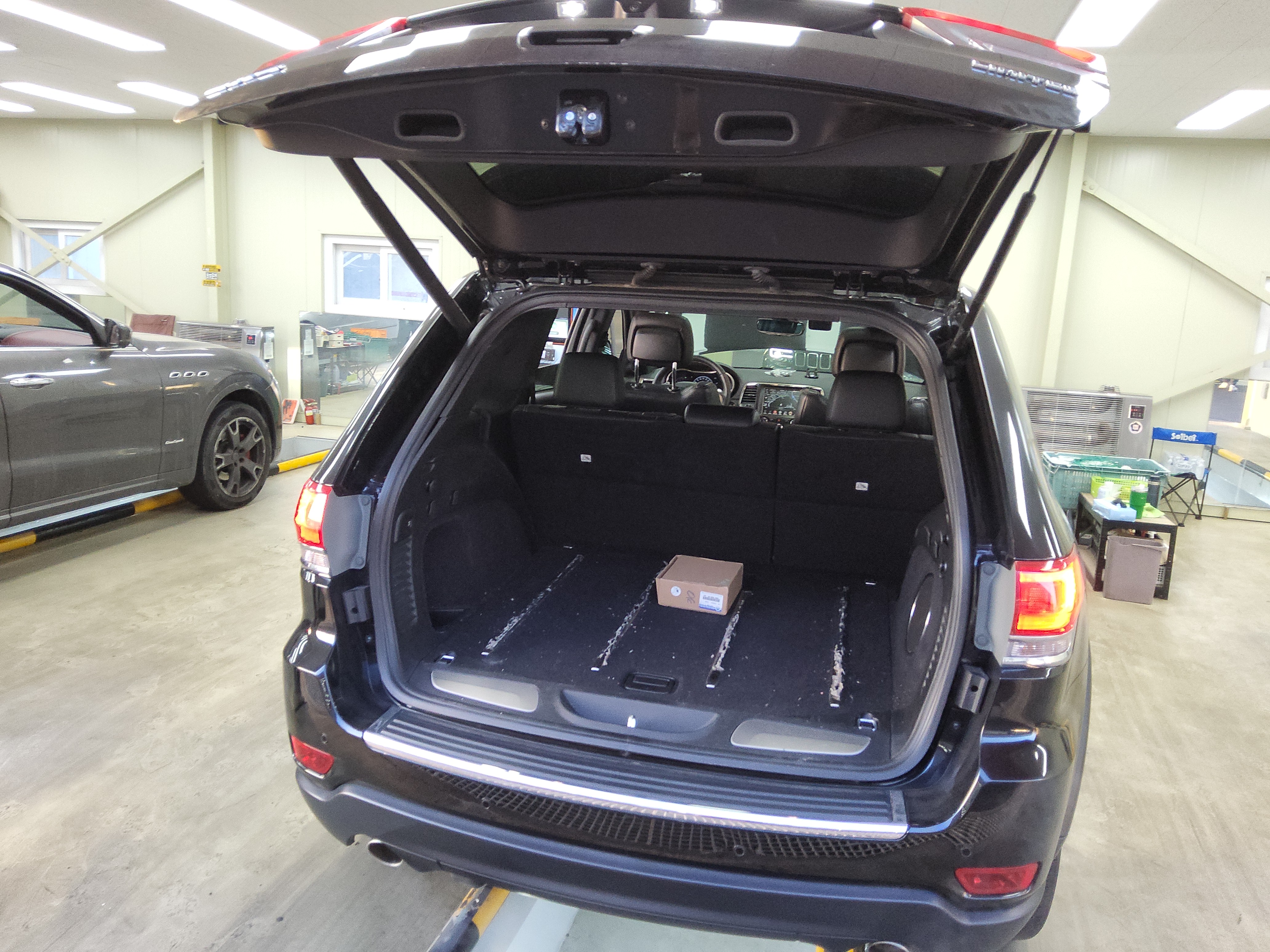 2017 - Jeep Grand Cherokee