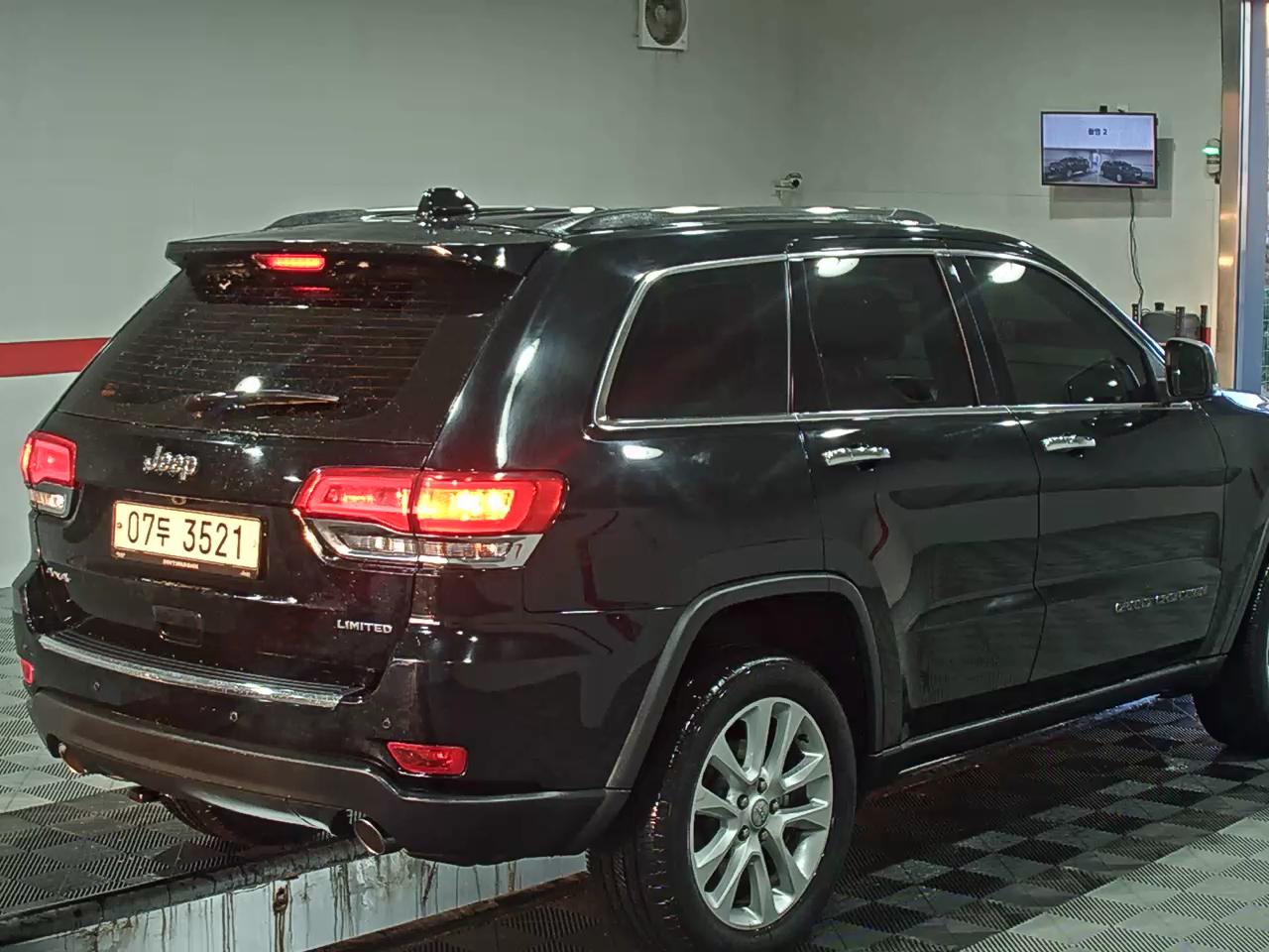 2017 - Jeep Grand Cherokee