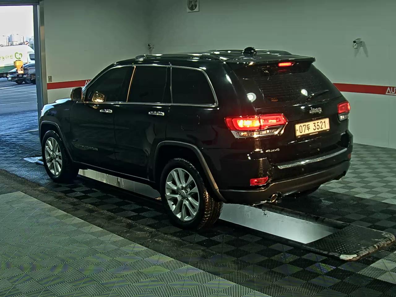 2017 - Jeep Grand Cherokee