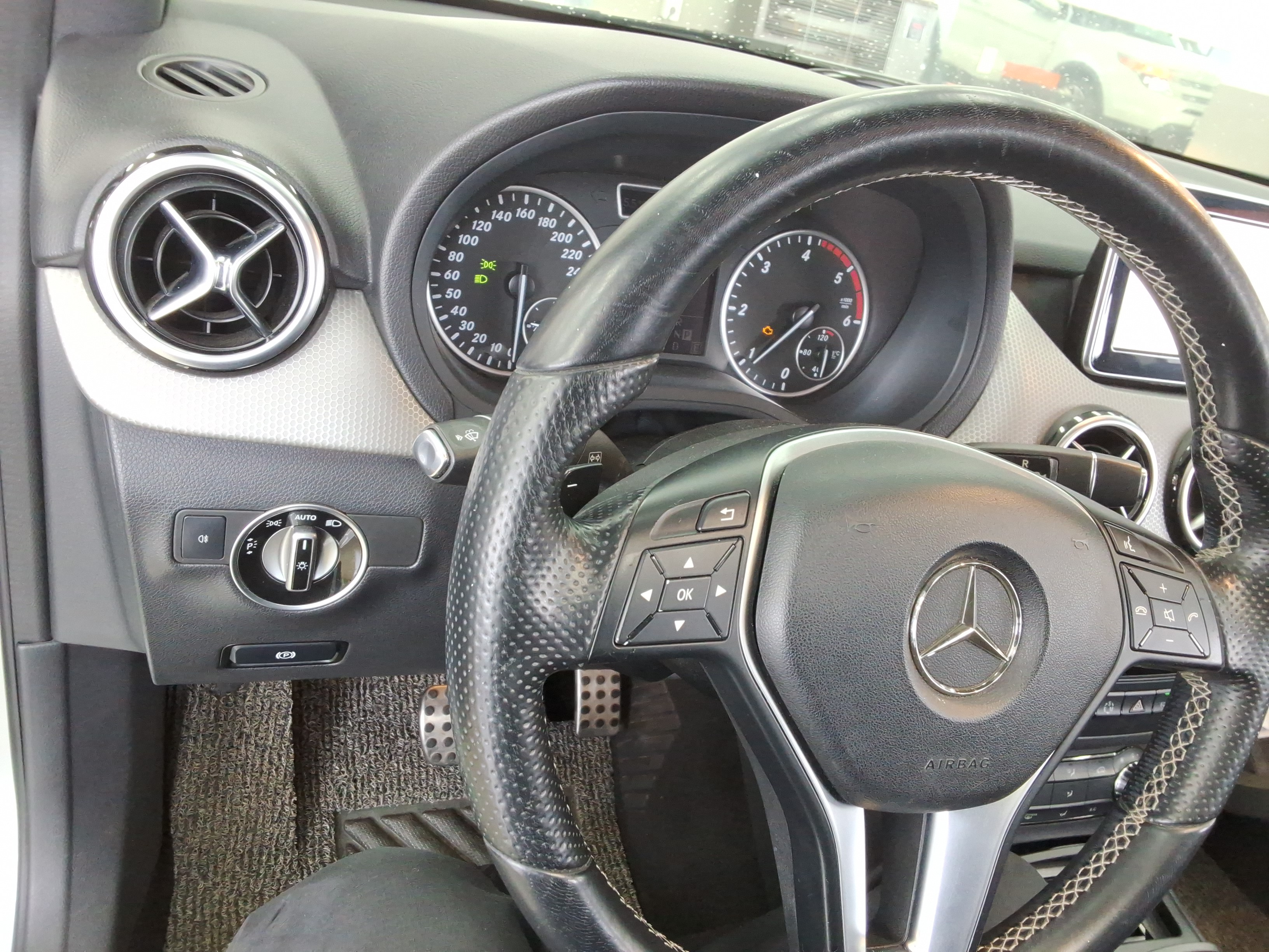 2013 - Mercedes-Benz B200