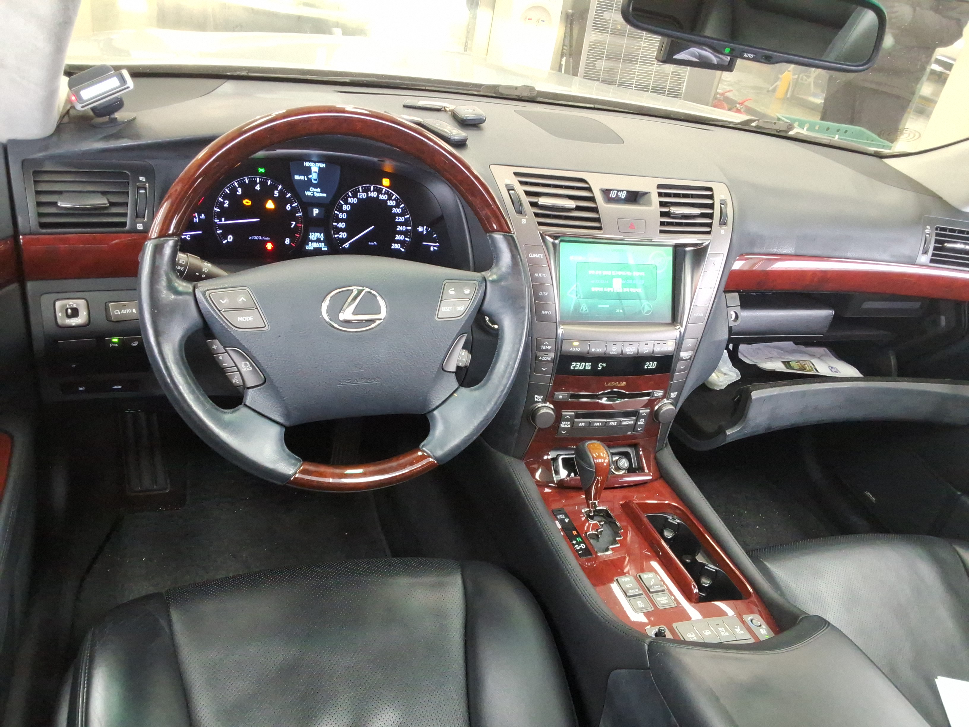 2009 - Lexus LS460
