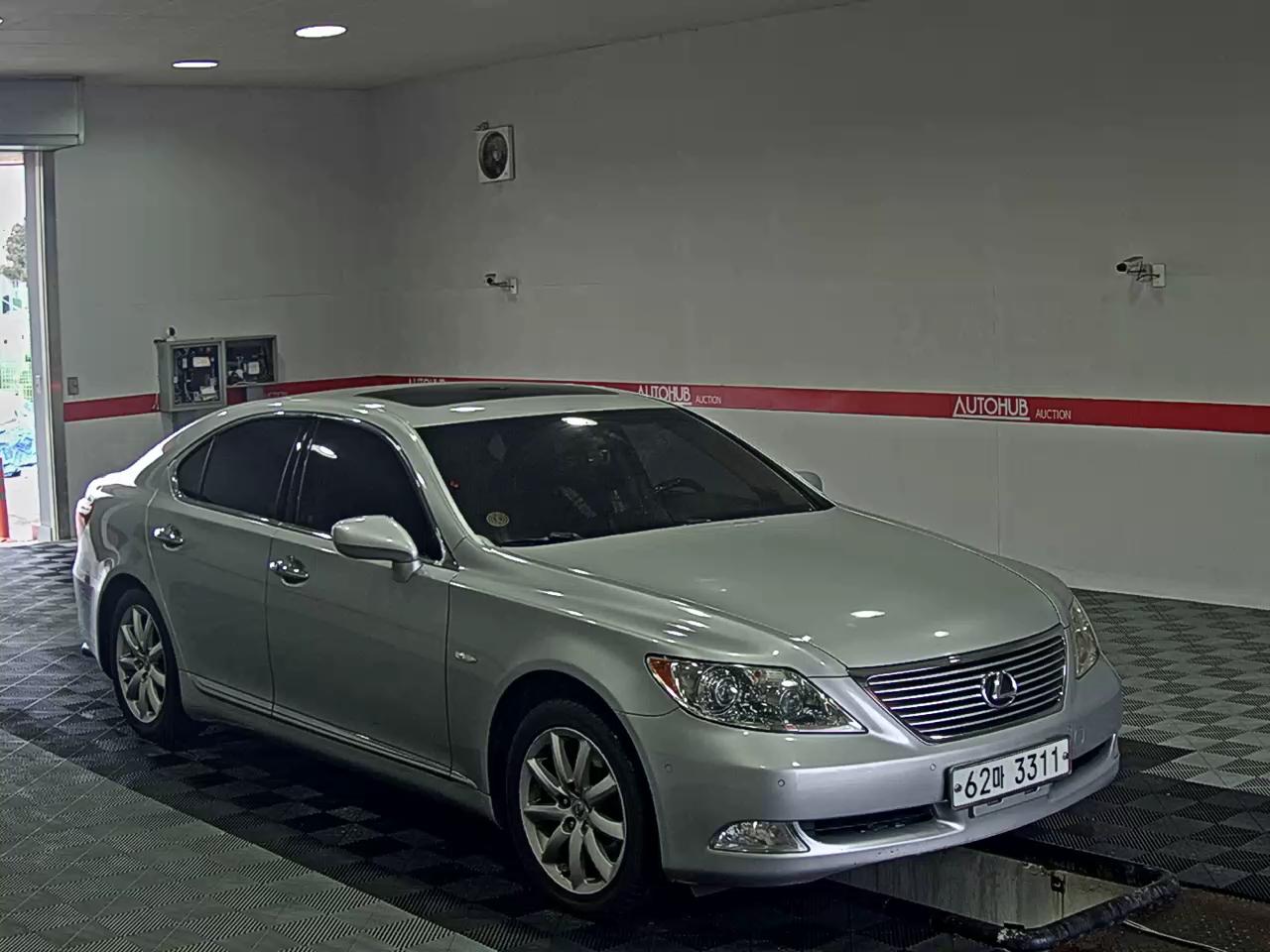 2009 - Lexus LS460