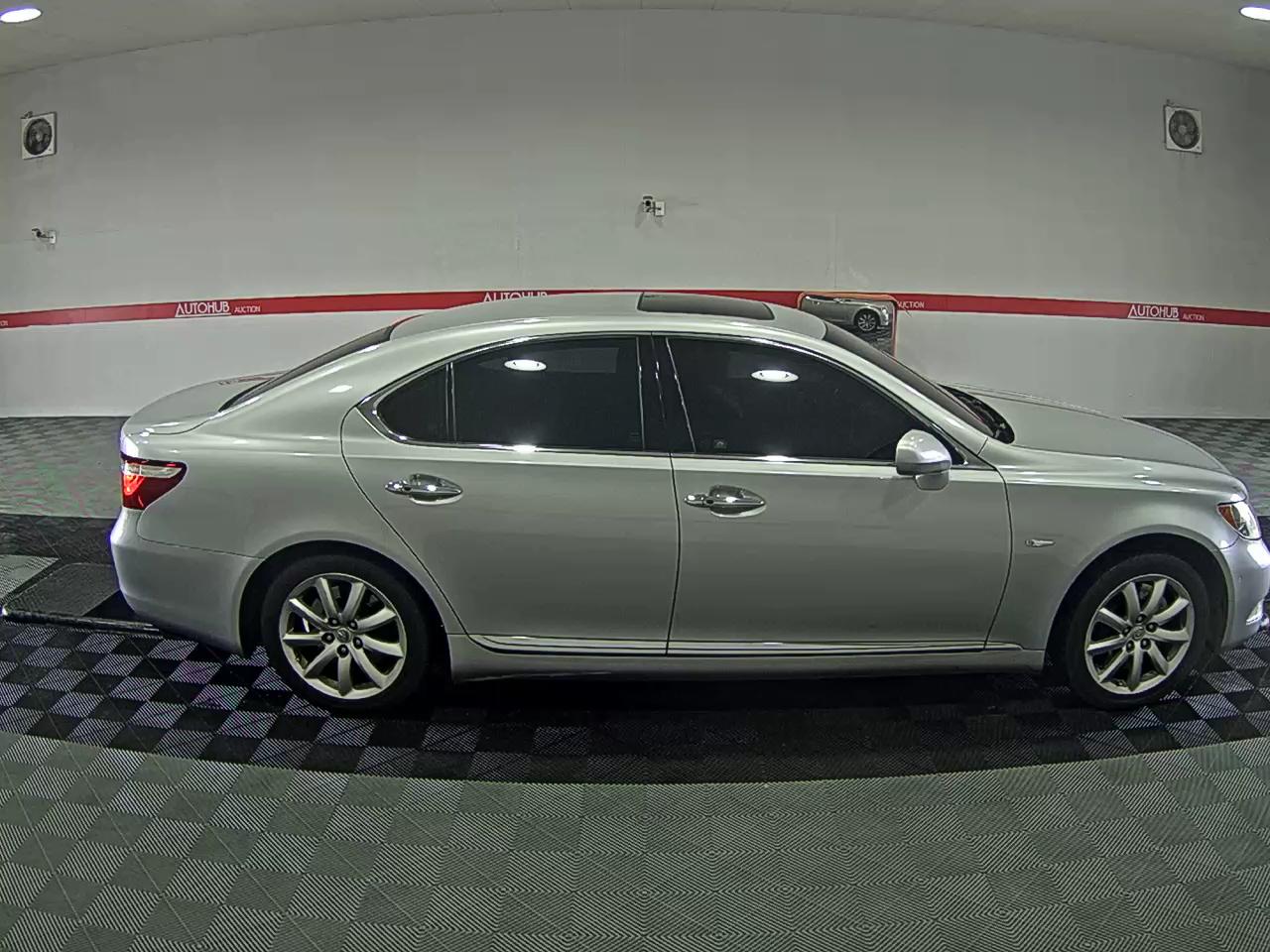 2009 - Lexus LS460