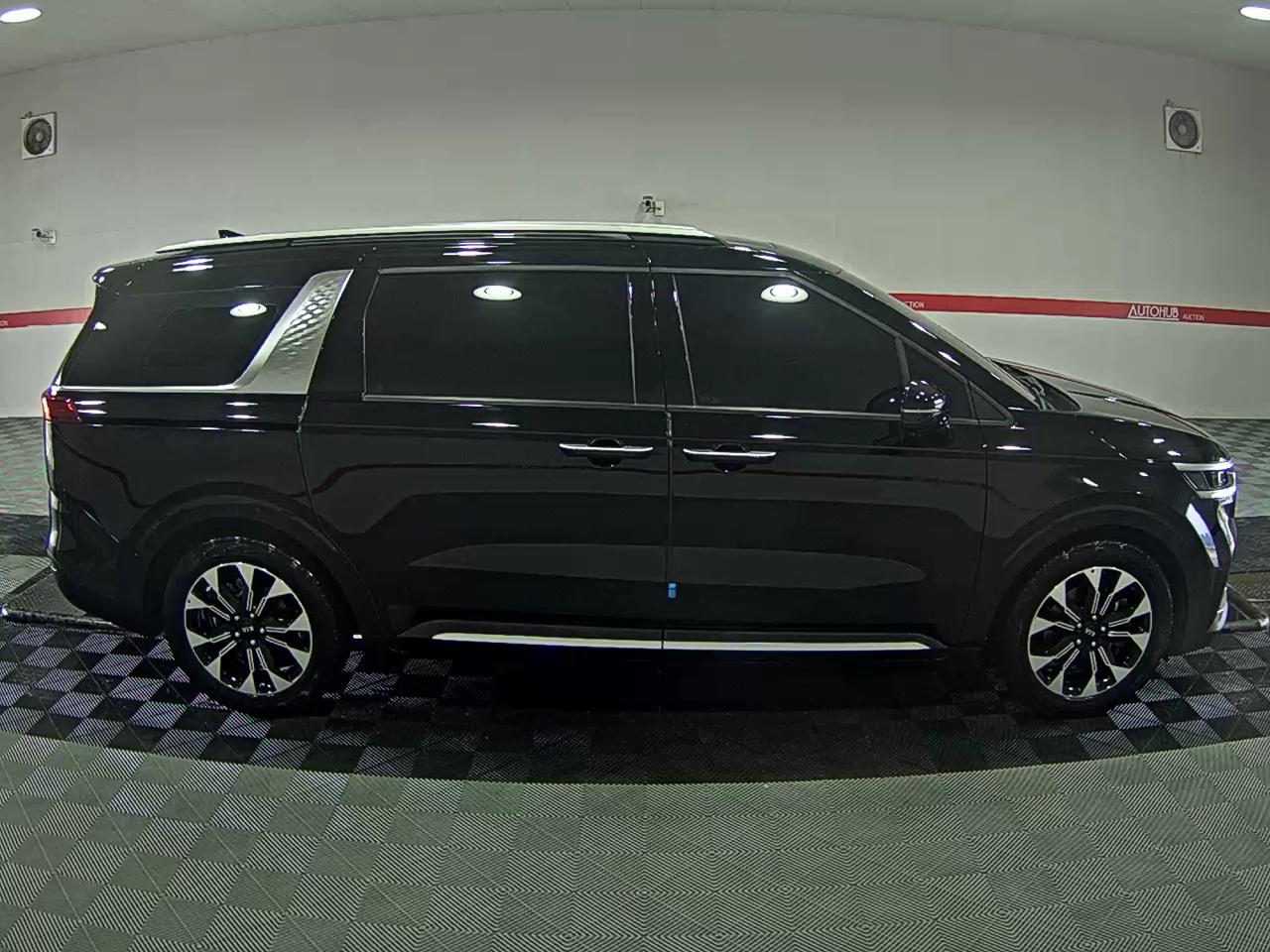 2021 - Kia Carnival
