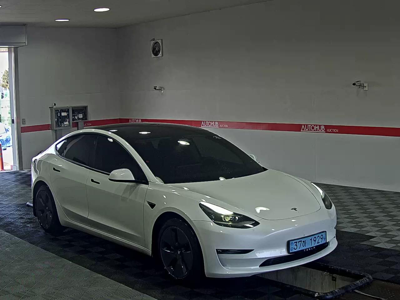 2022 - Tesla Model 3