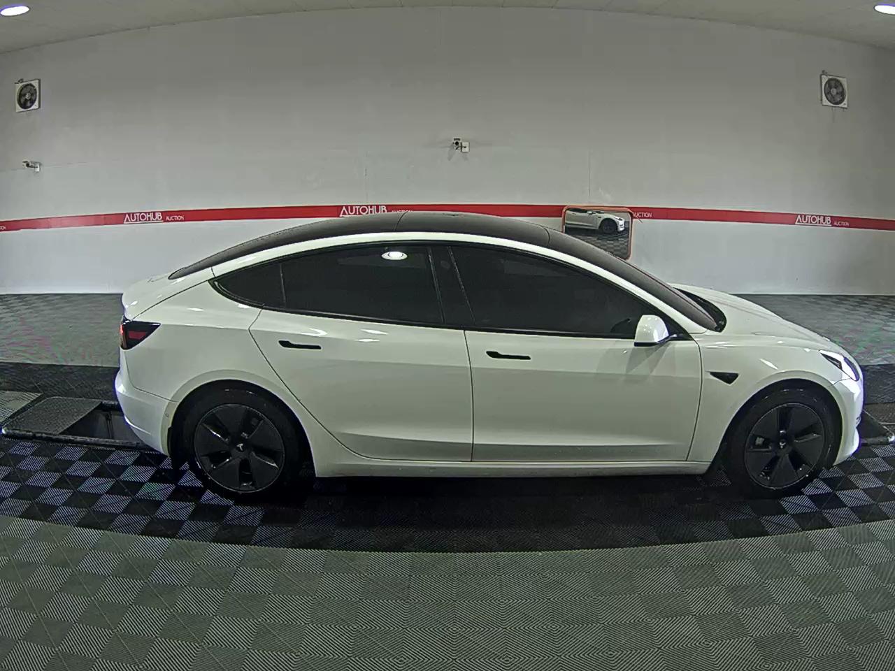 2022 - Tesla Model 3