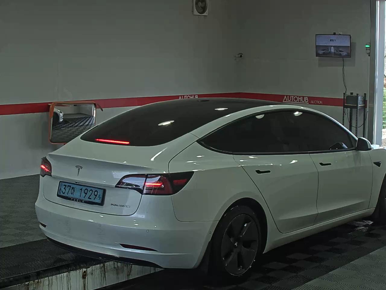 2022 - Tesla Model 3