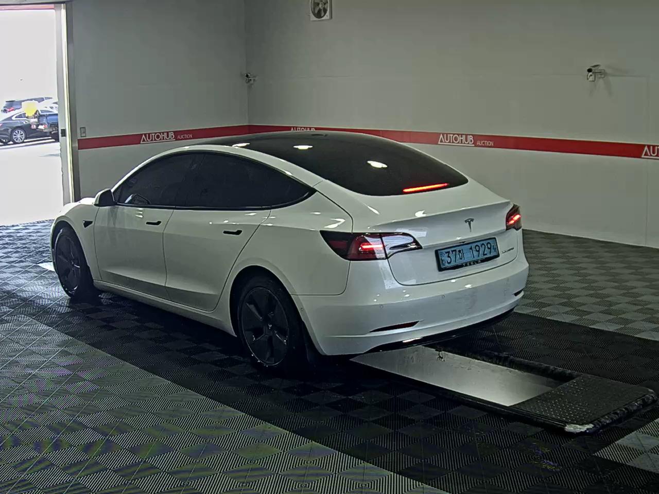 2022 - Tesla Model 3