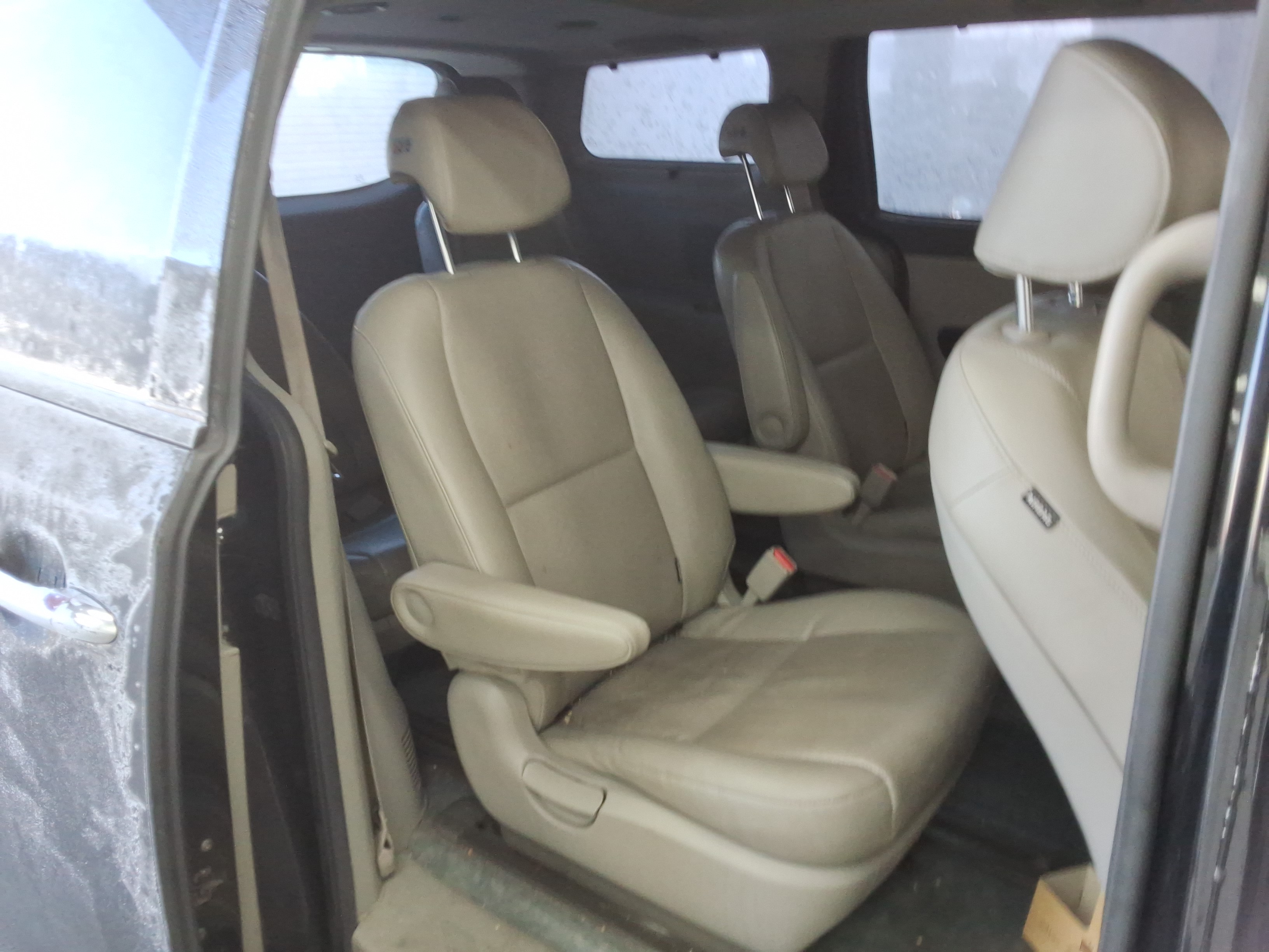 2015 - Kia Carnival
