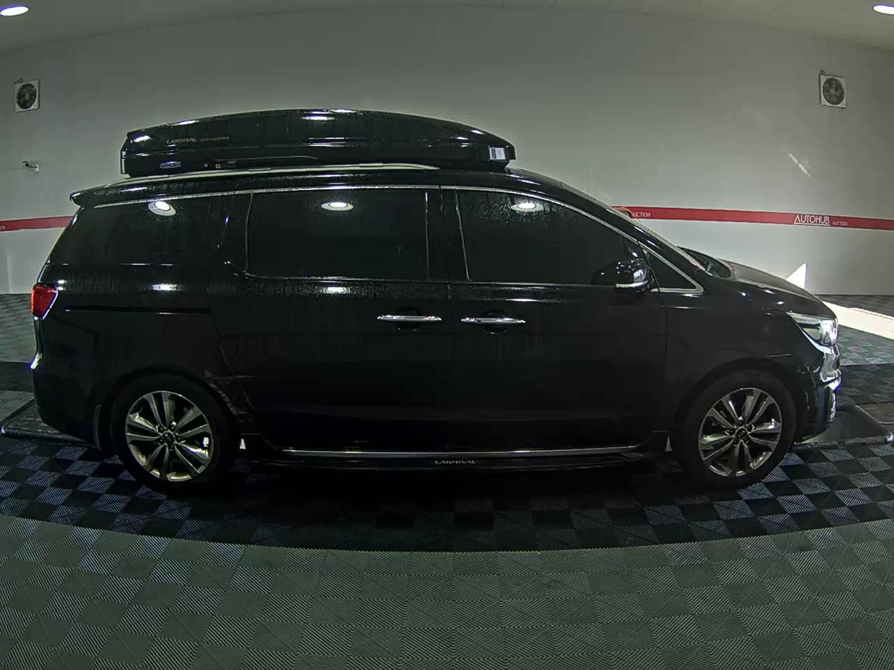 2015 - Kia Carnival
