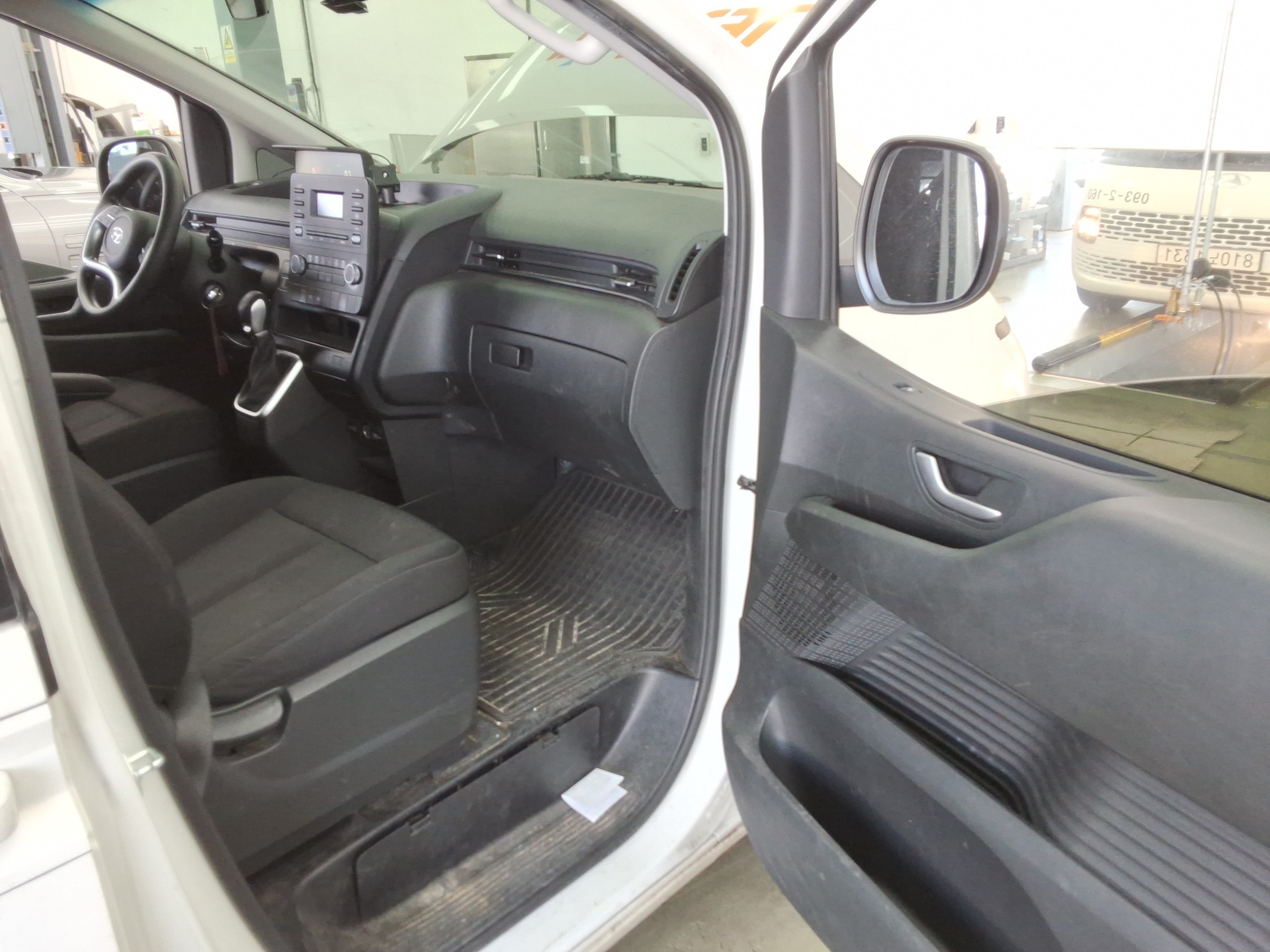 2023 - Hyundai Staria