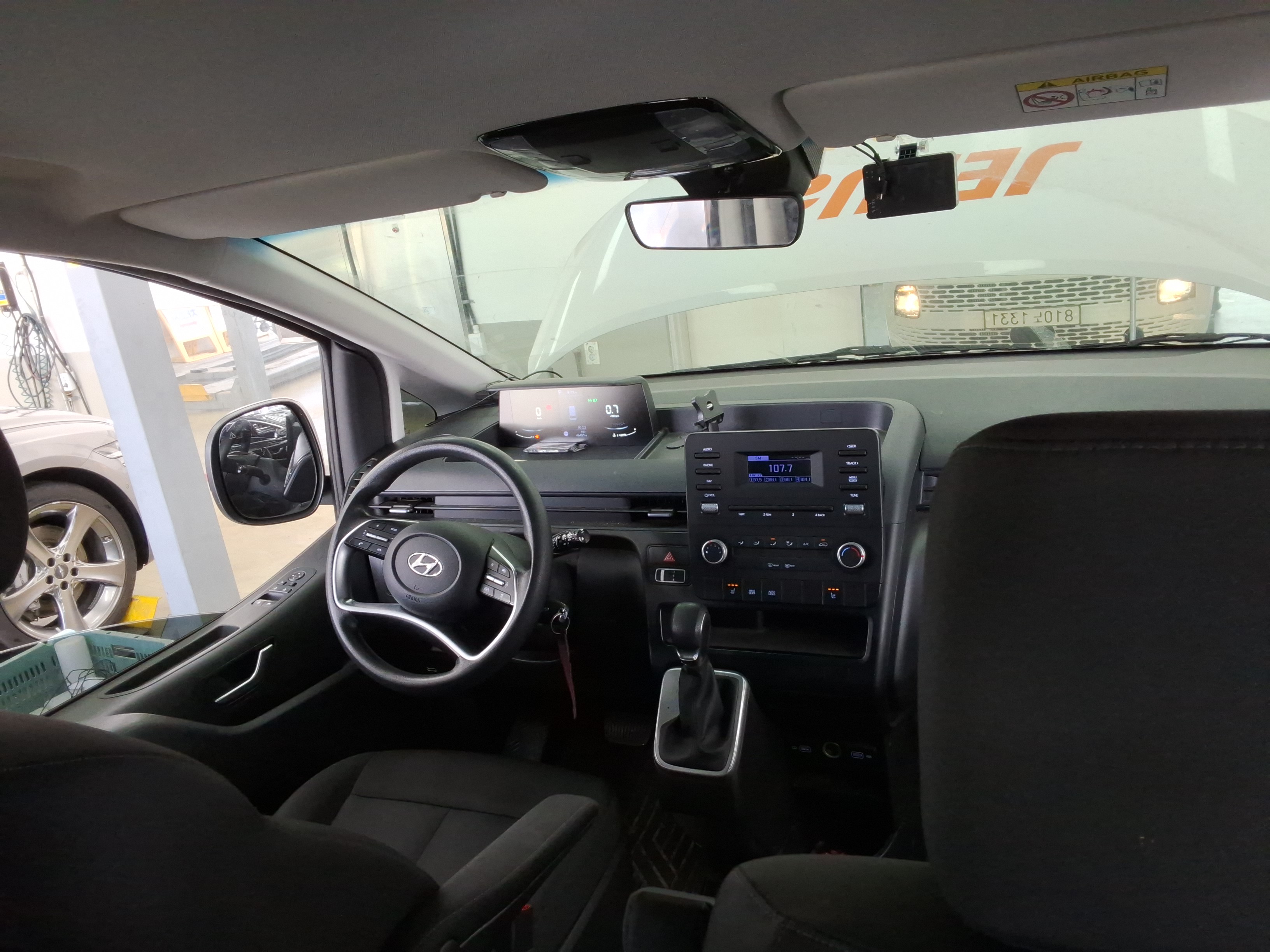 2023 - Hyundai Staria