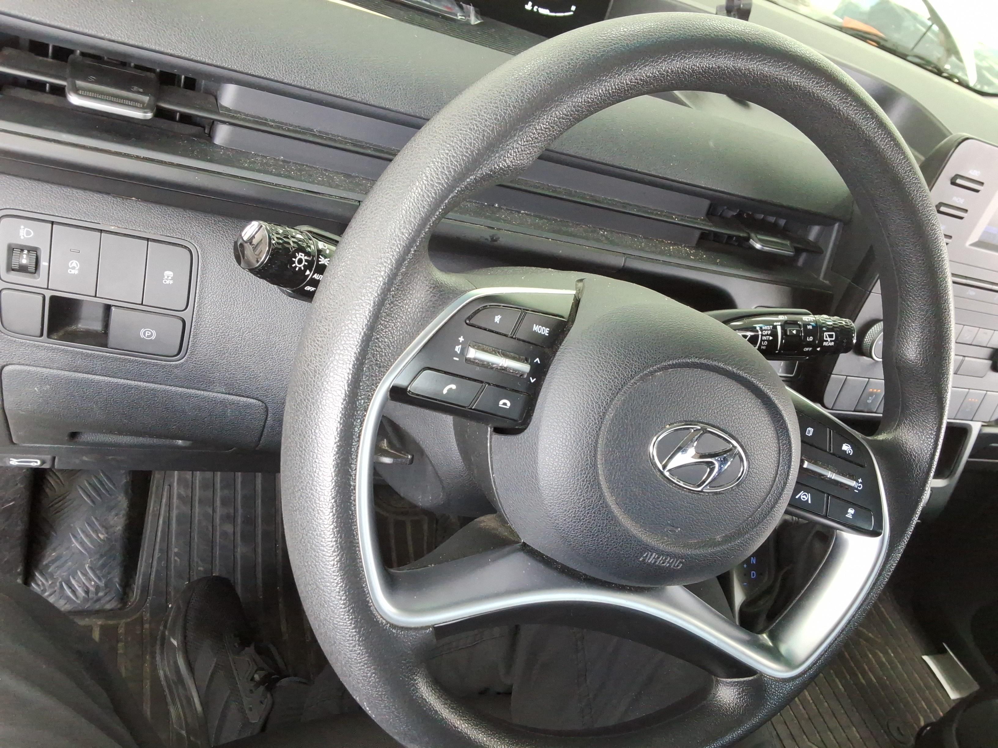 2023 - Hyundai Staria