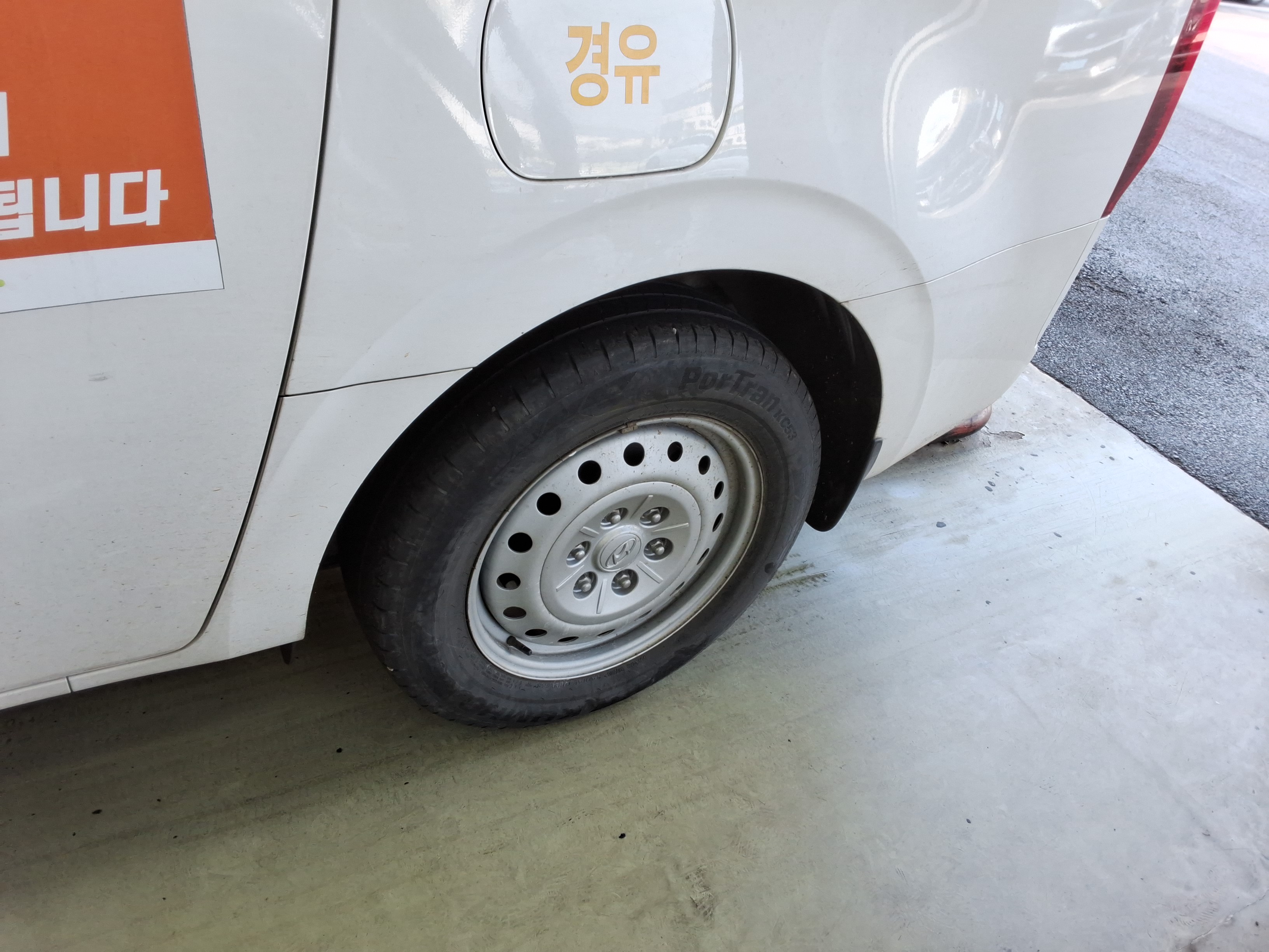 2023 - Hyundai Staria