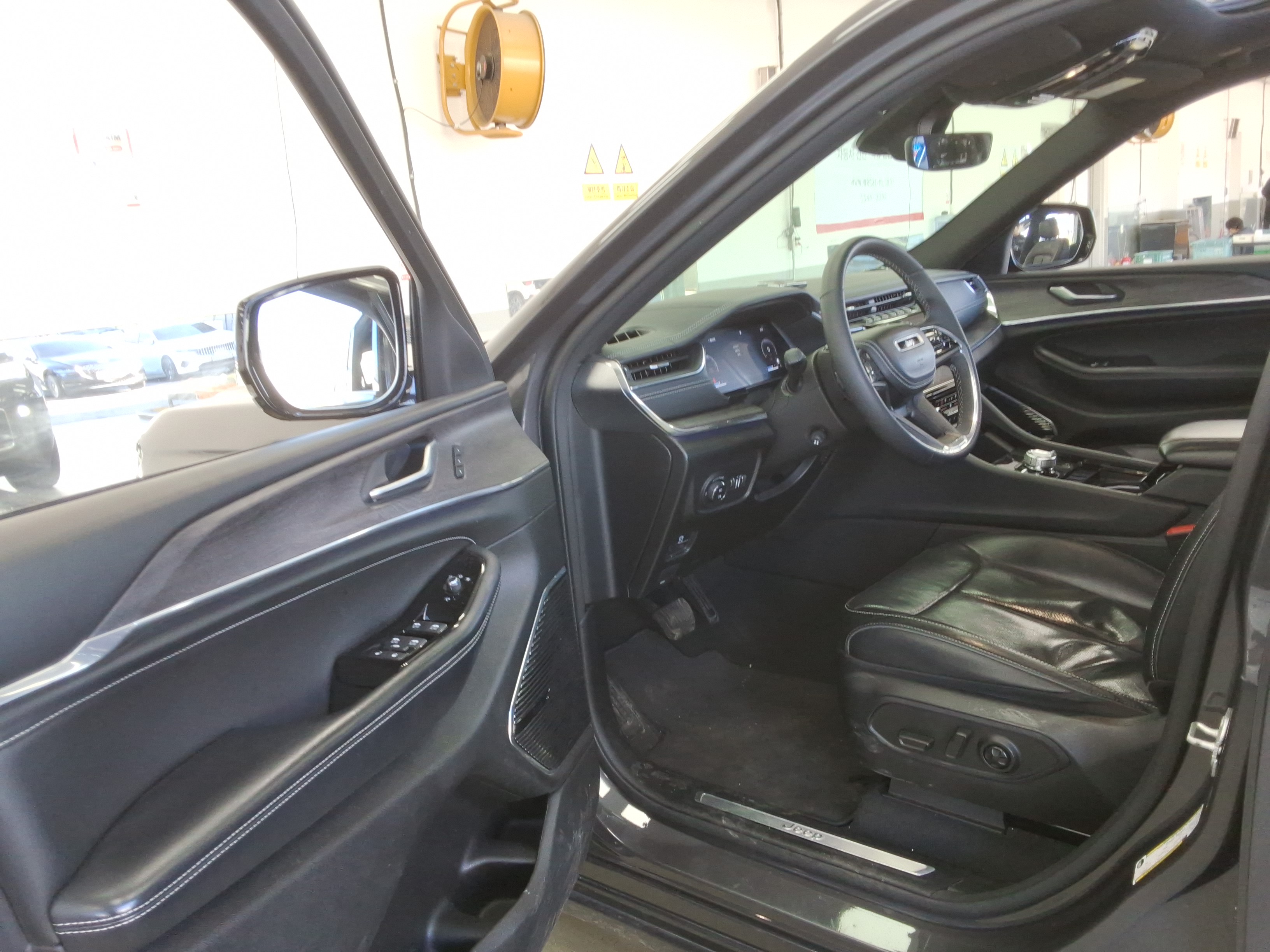 2023 - Jeep Grand Cherokee