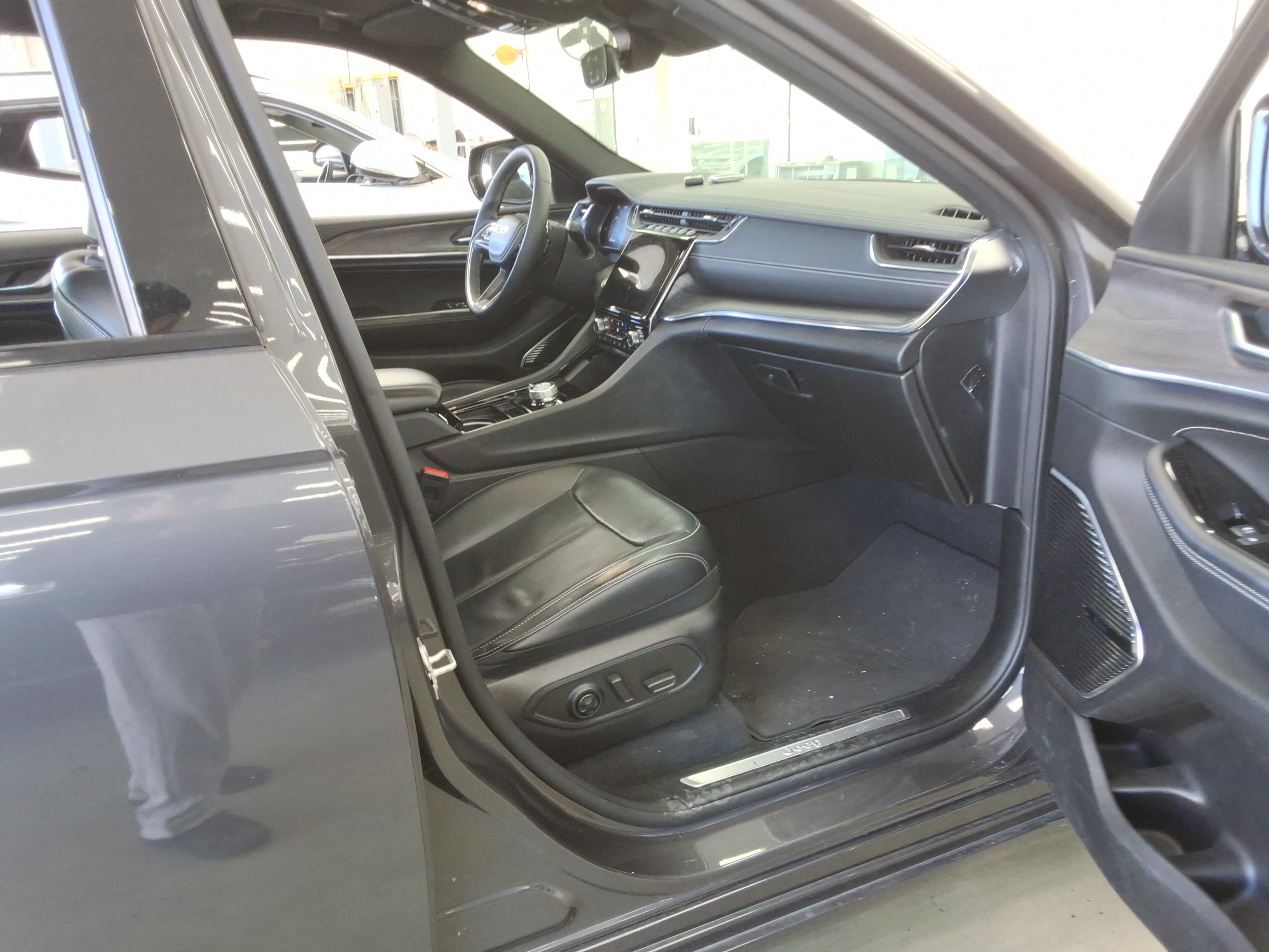 2023 - Jeep Grand Cherokee