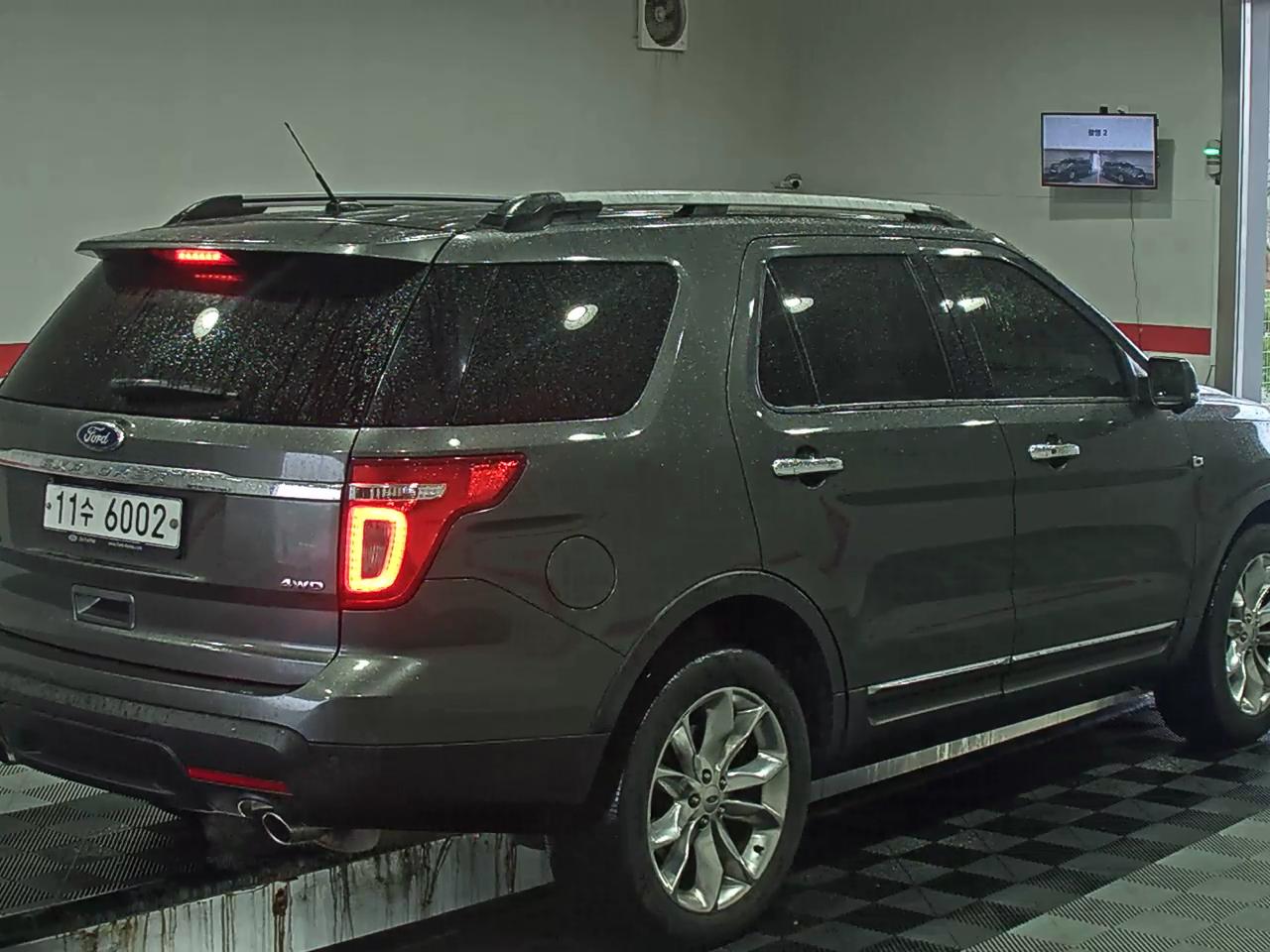 2015 - Ford Explorer