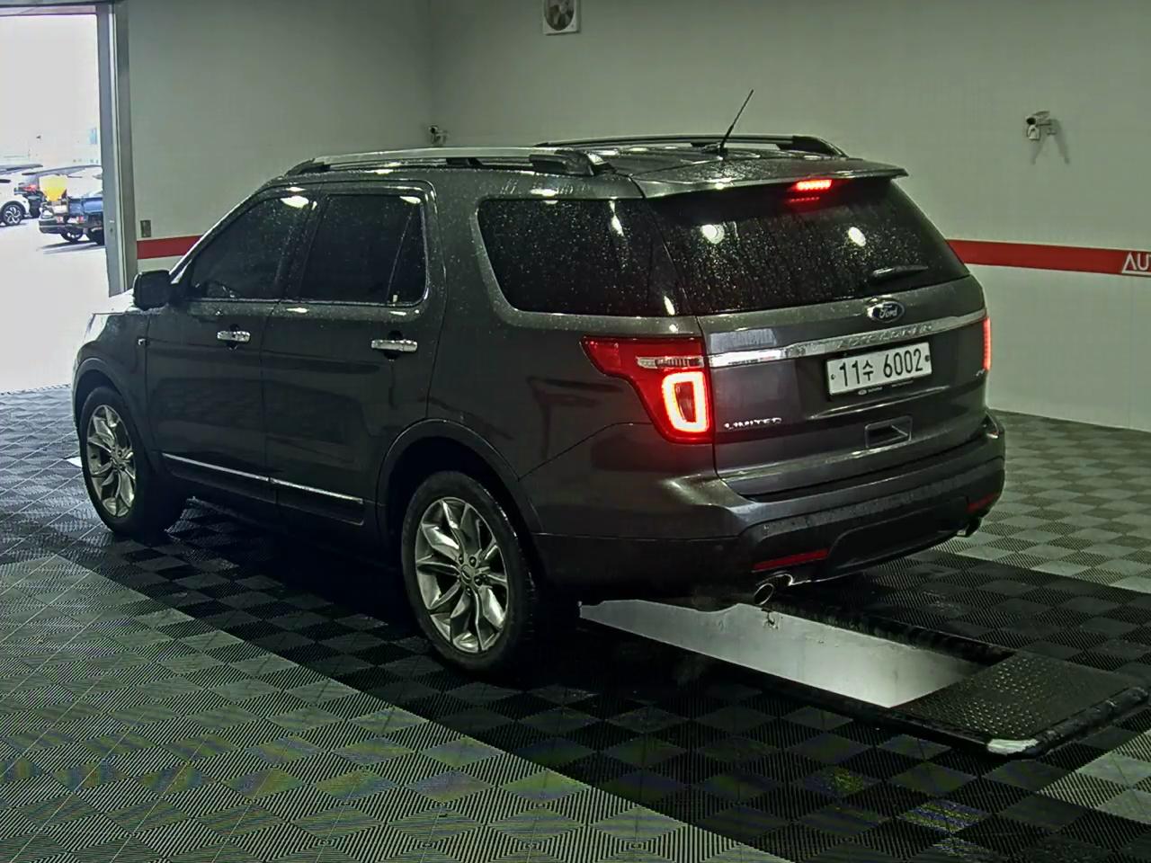 2015 - Ford Explorer