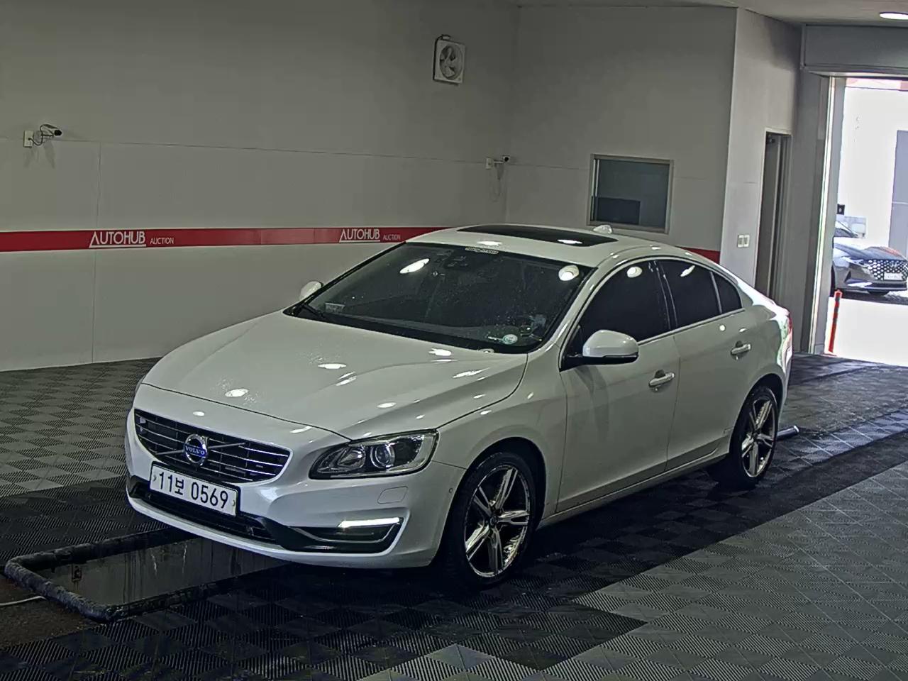 볼보 S60 D4 (~현재)