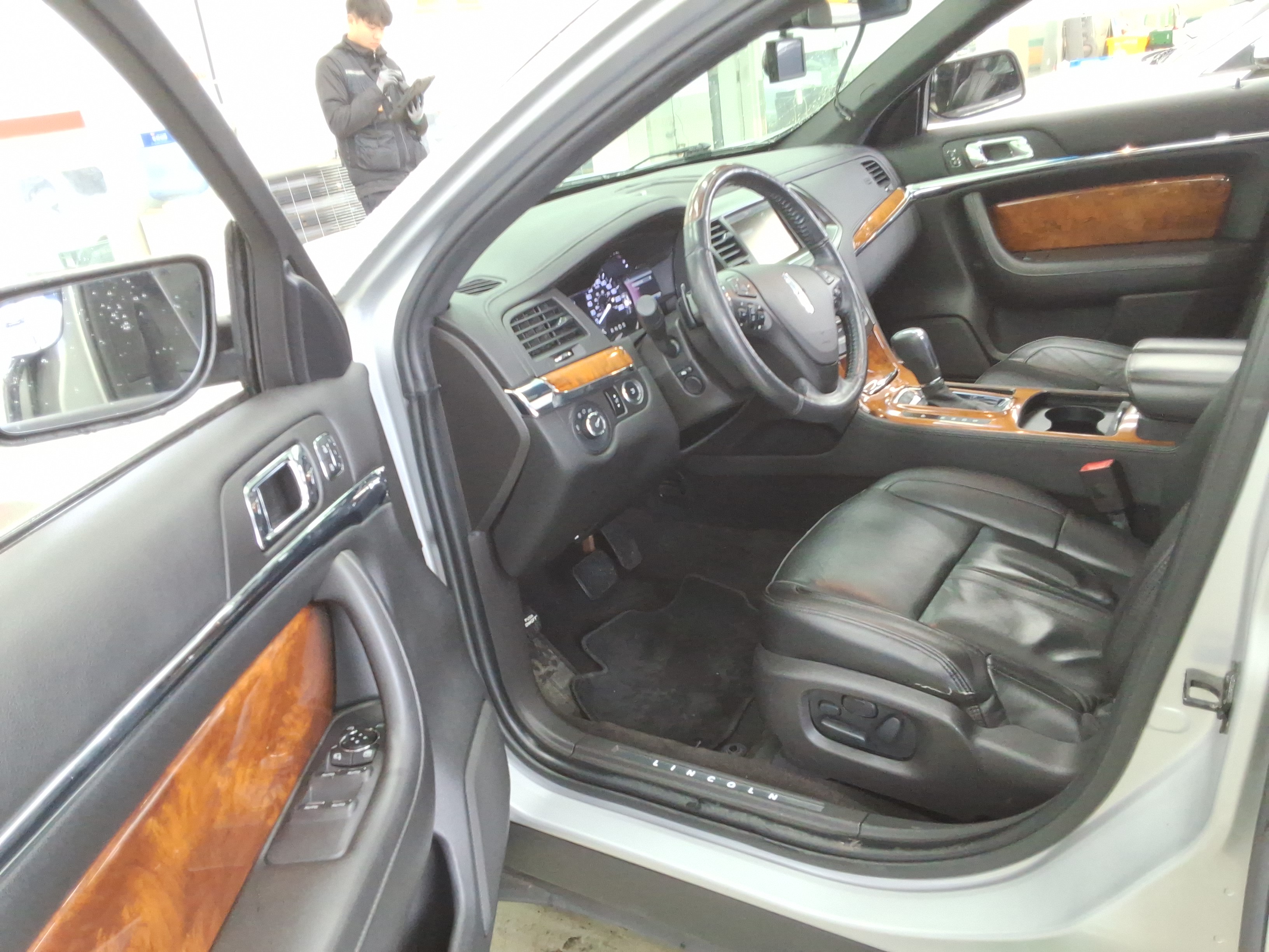 2014 - Lincoln New MKS