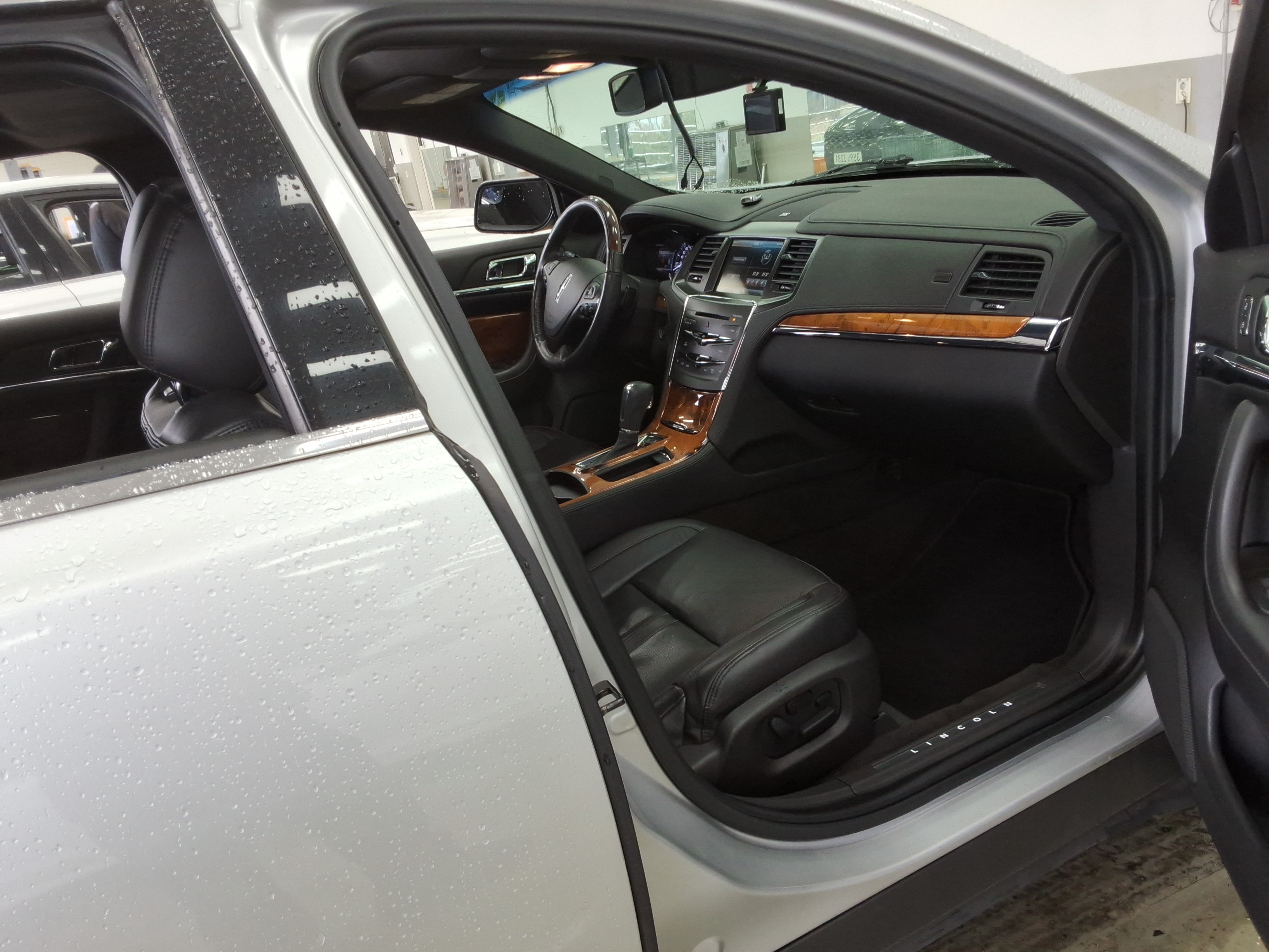 2014 - Lincoln New MKS