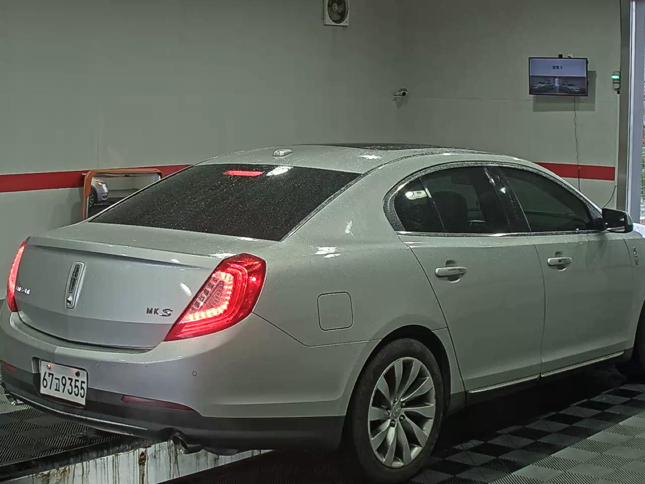 2014 - Lincoln New MKS