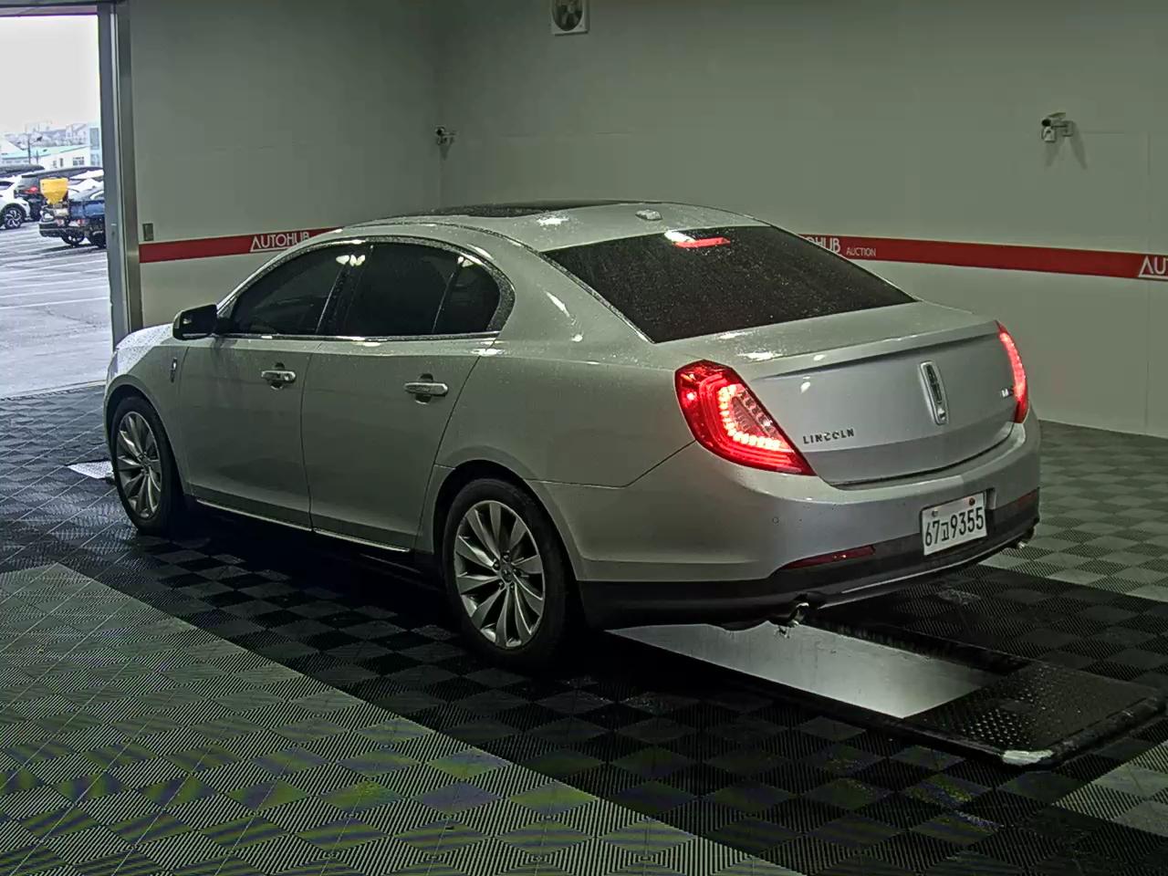 2014 - Lincoln New MKS