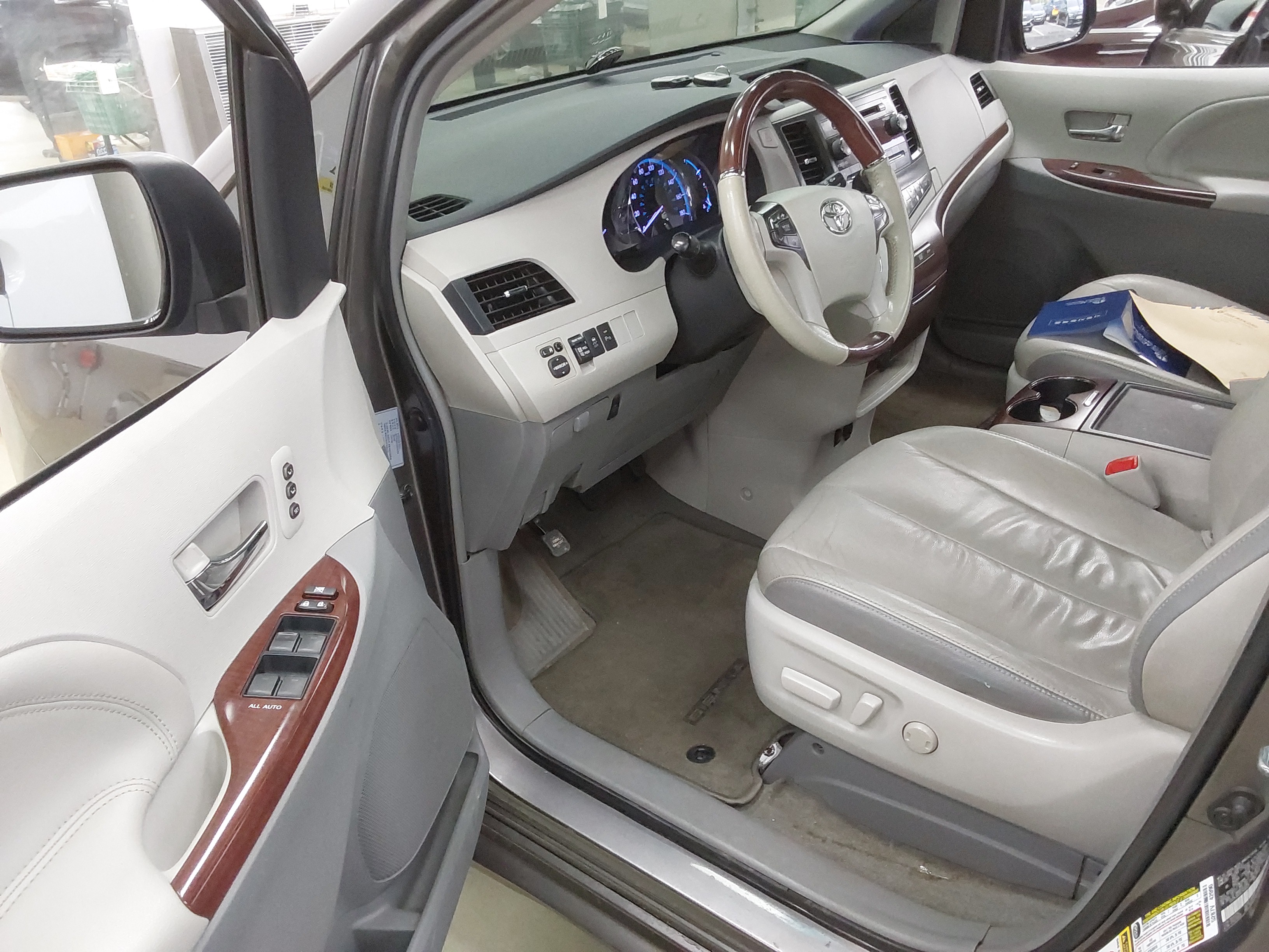 2014 - Toyota Sienna