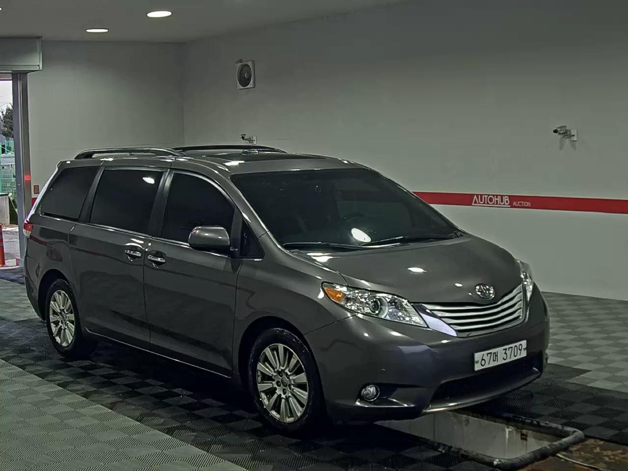 2014 - Toyota Sienna