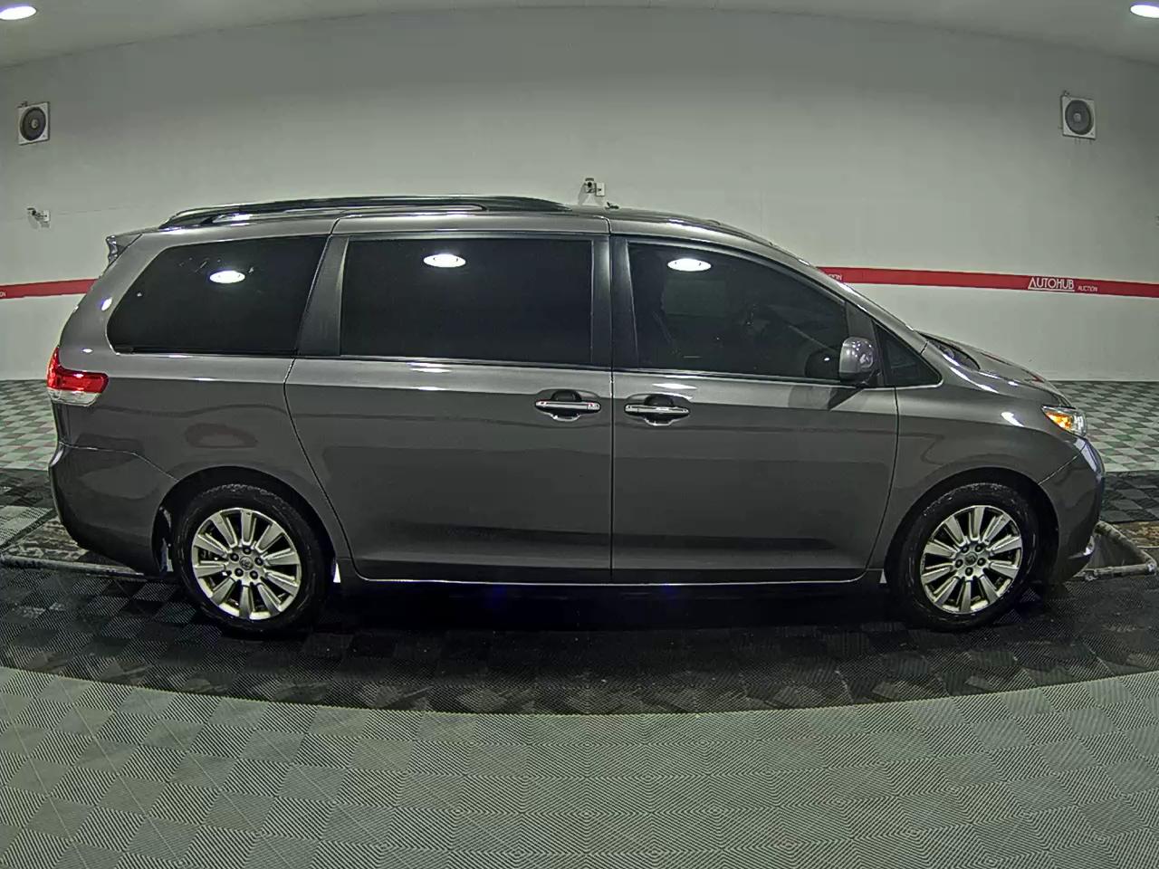 2014 - Toyota Sienna