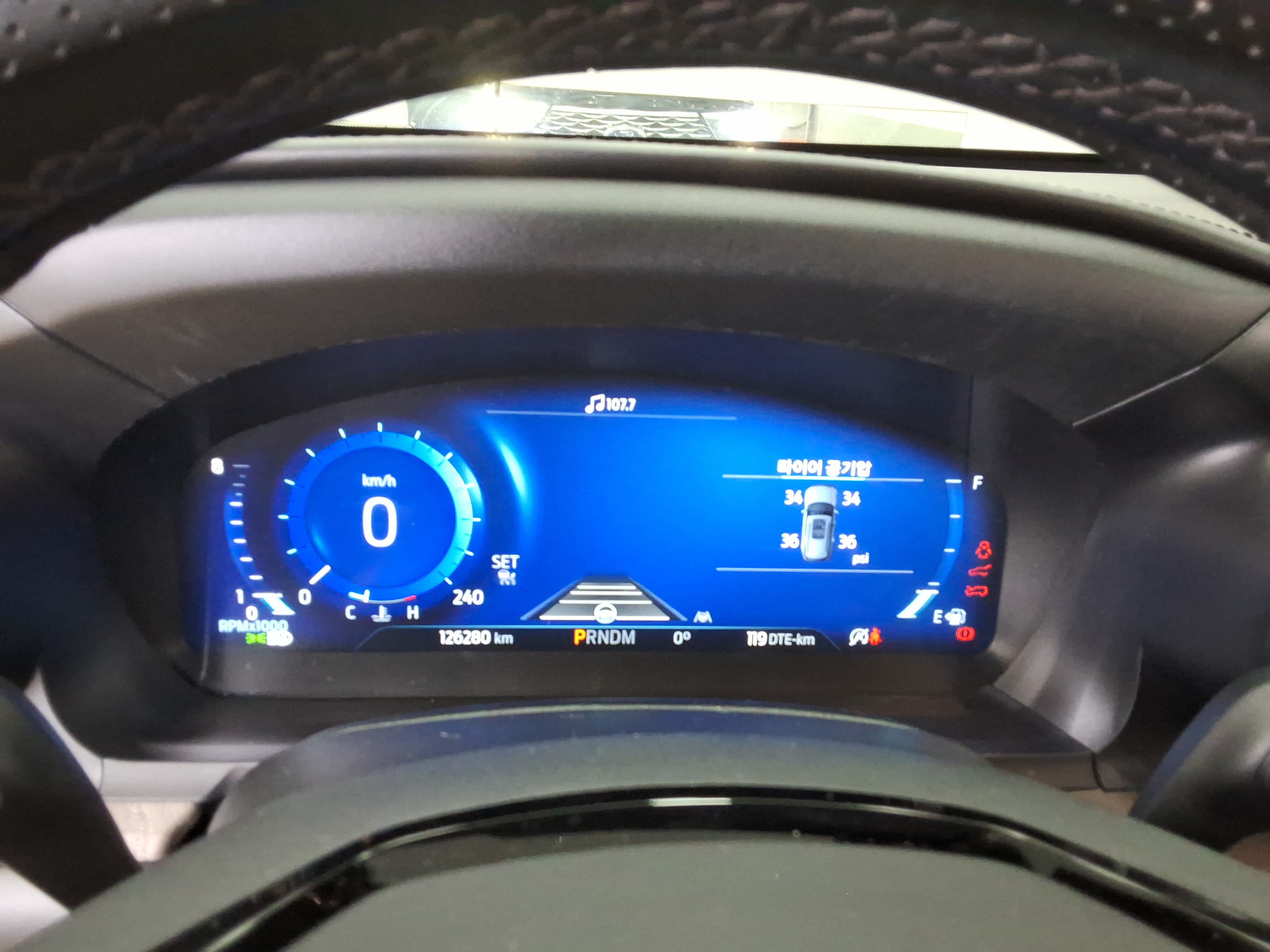 2021 - Ford Explorer