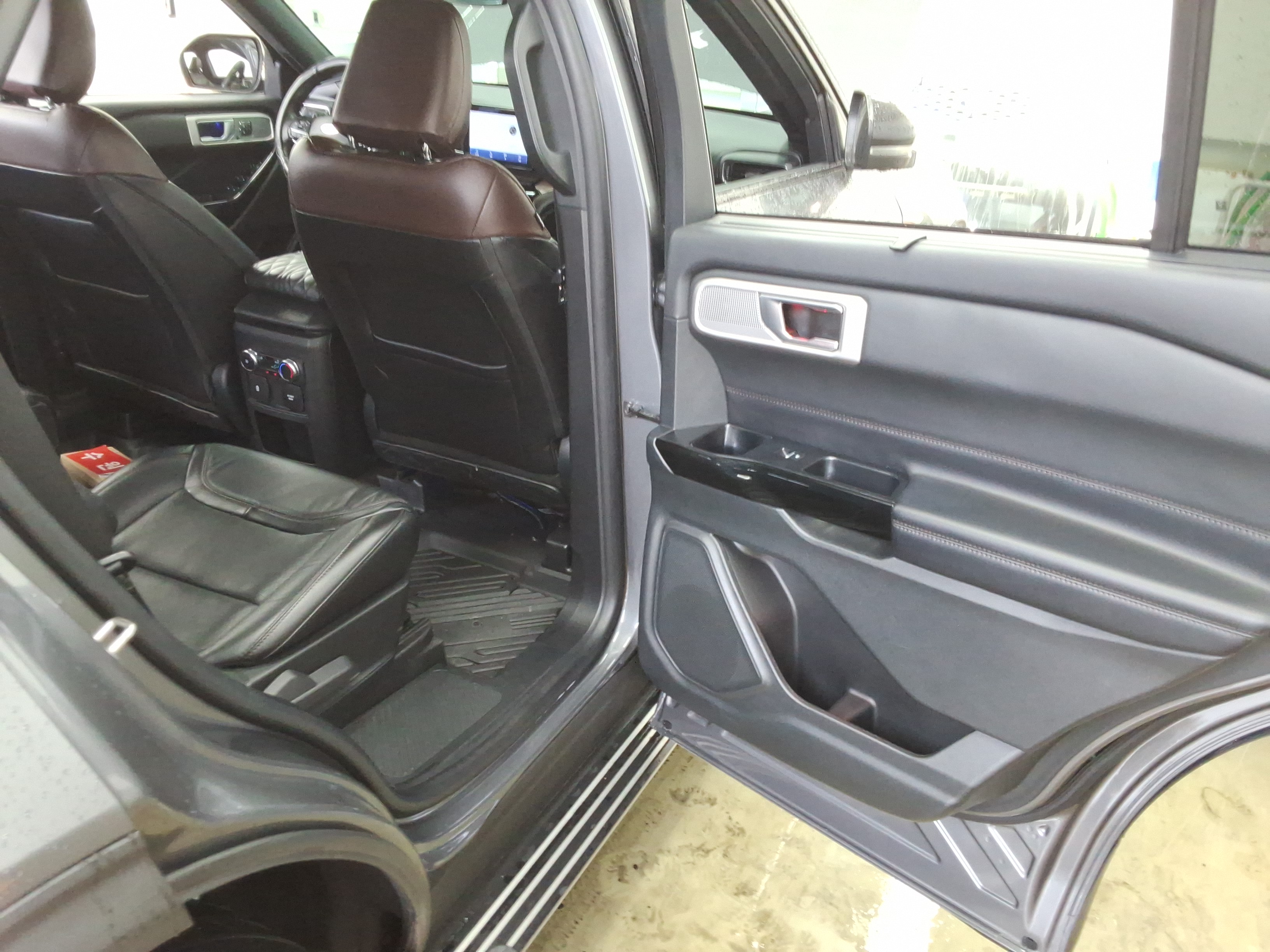 2021 - Ford Explorer