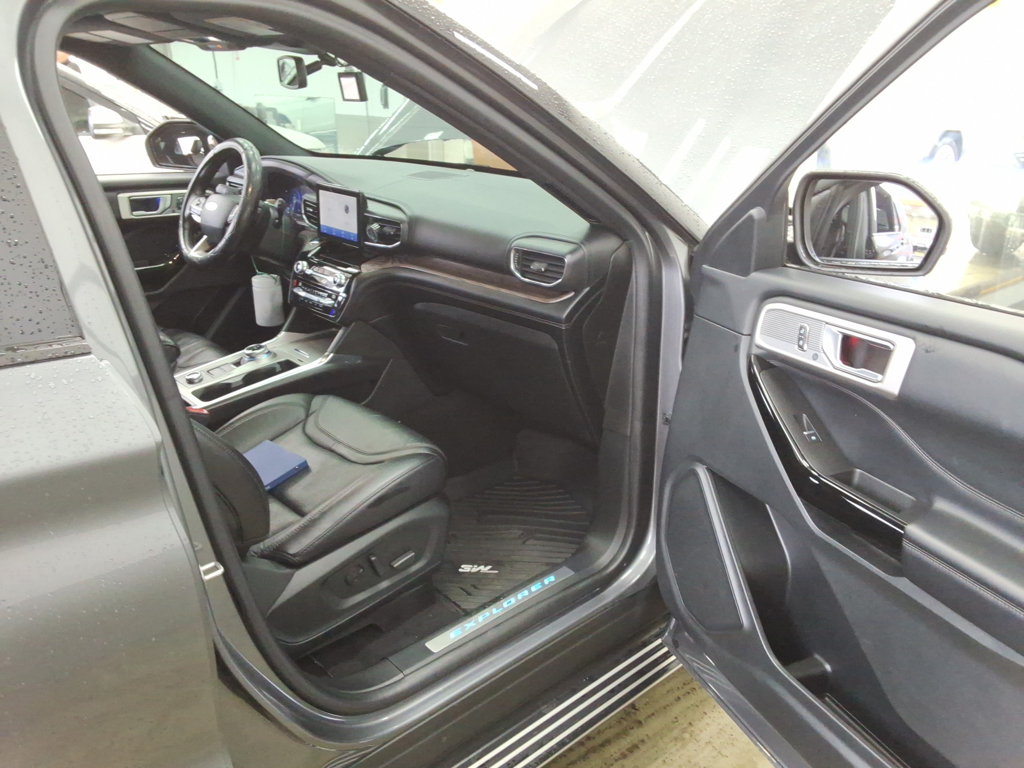 2021 - Ford Explorer