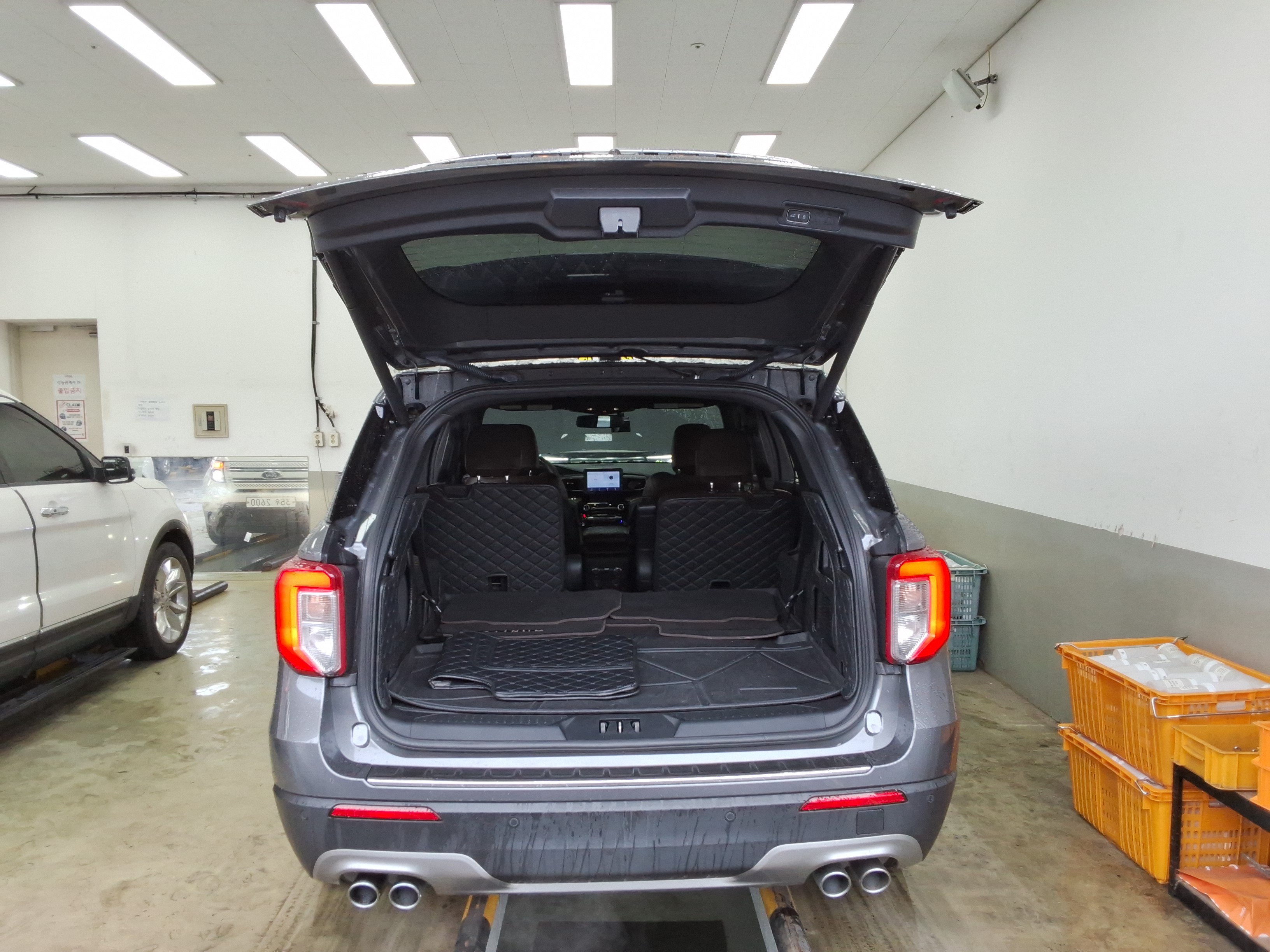 2021 - Ford Explorer