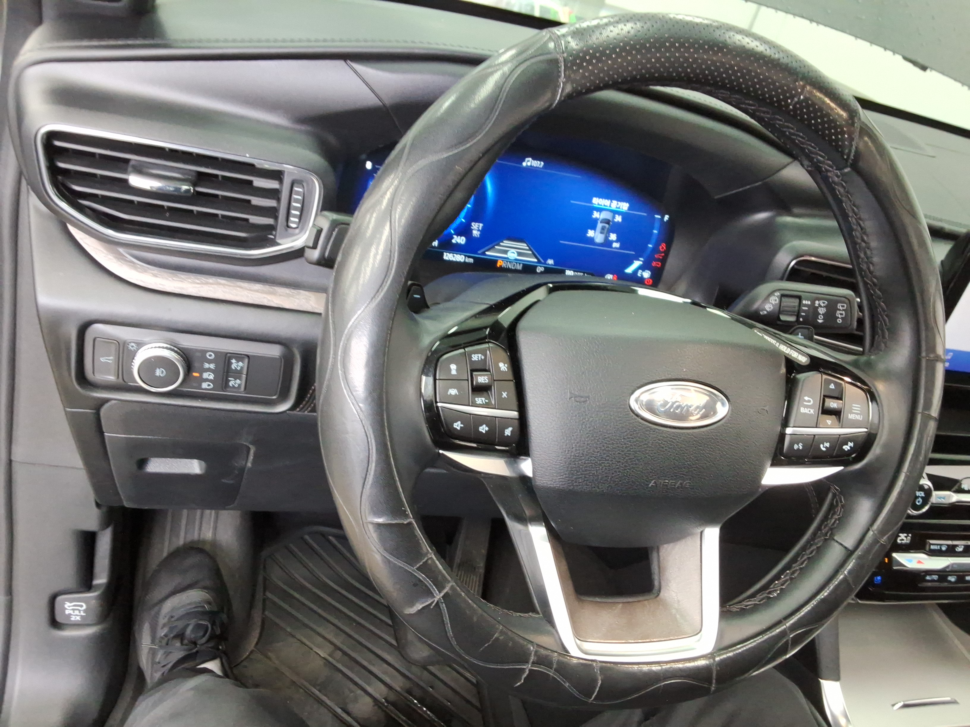 2021 - Ford Explorer