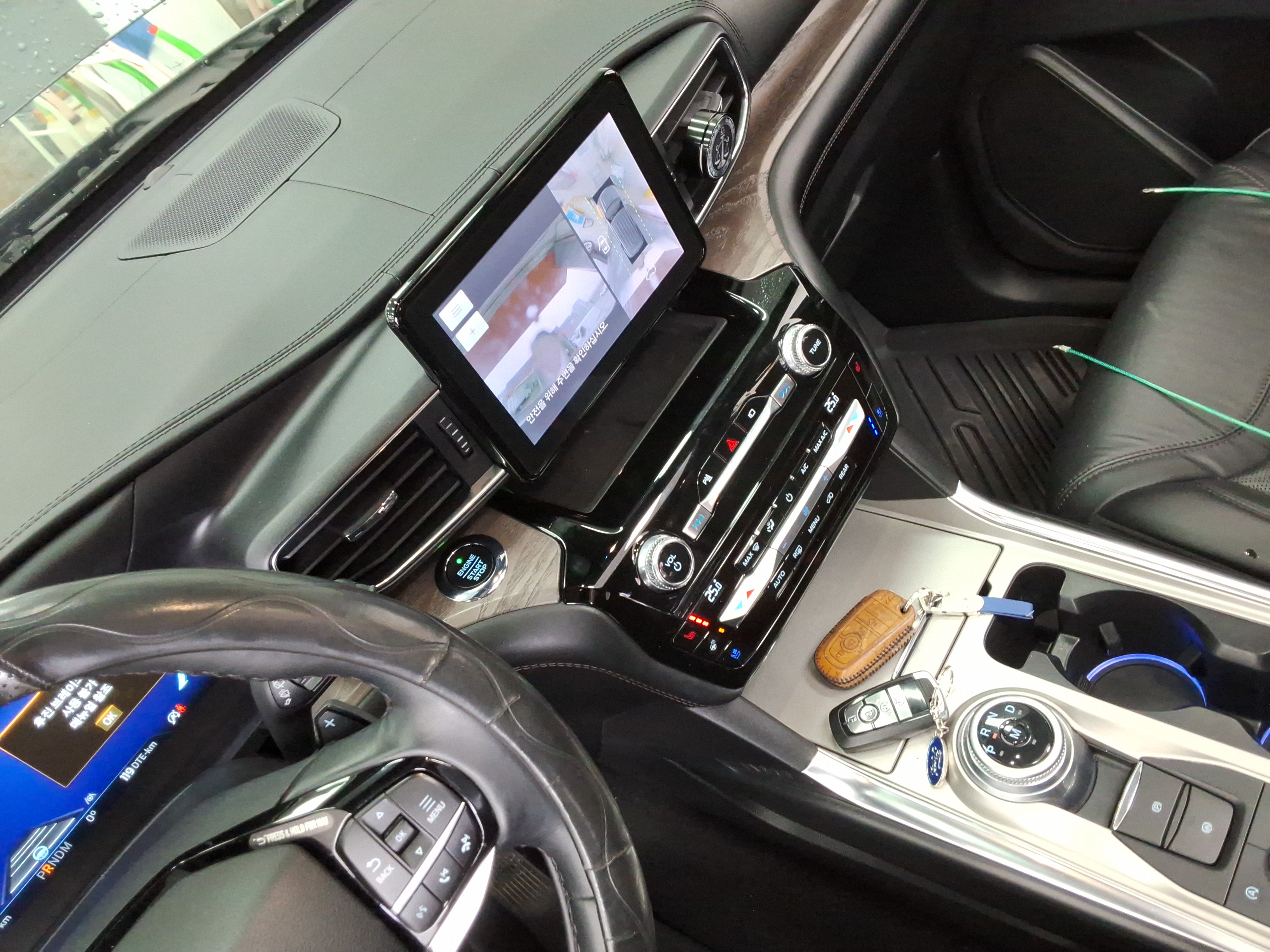 2021 - Ford Explorer