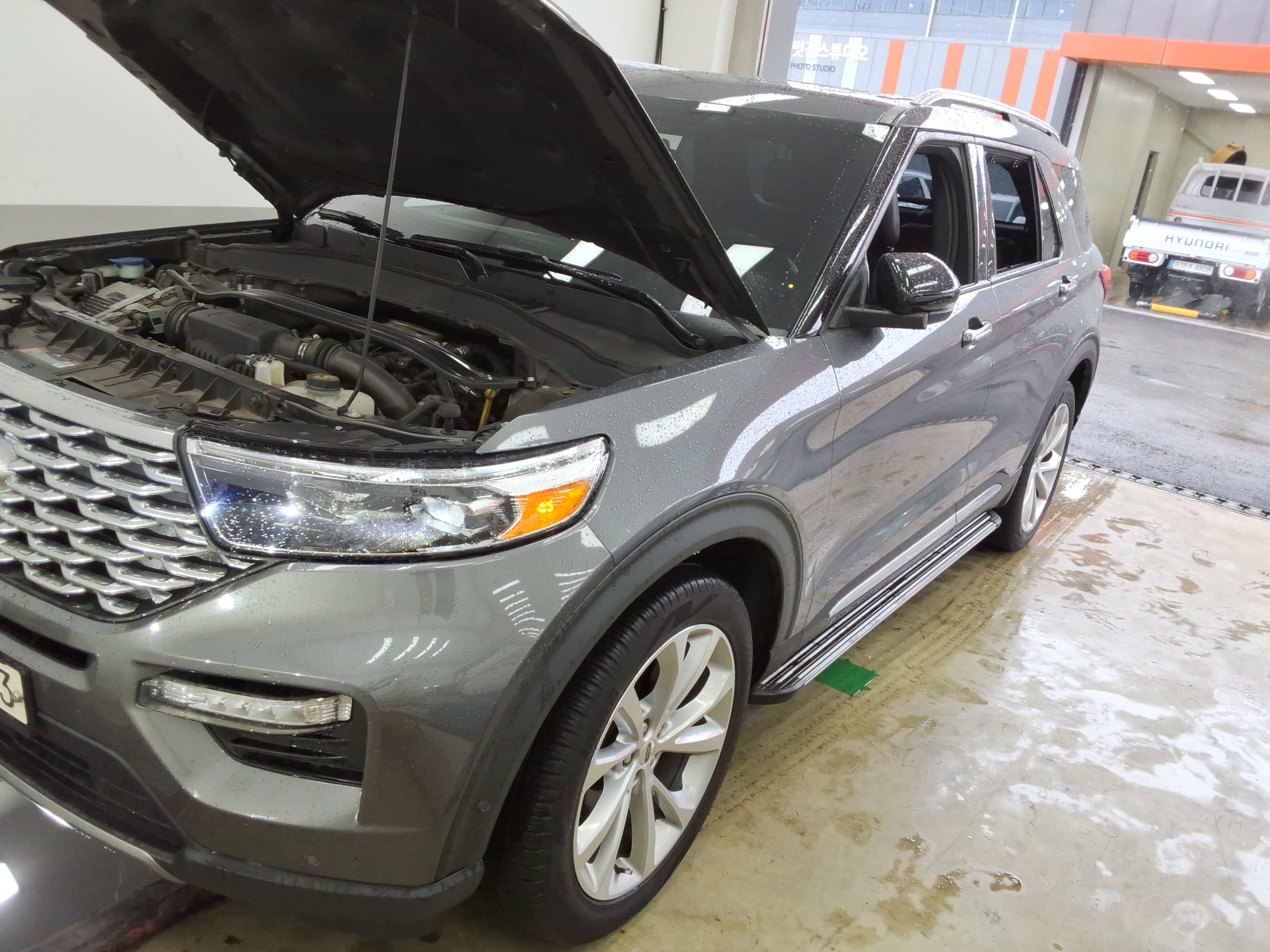 2021 - Ford Explorer