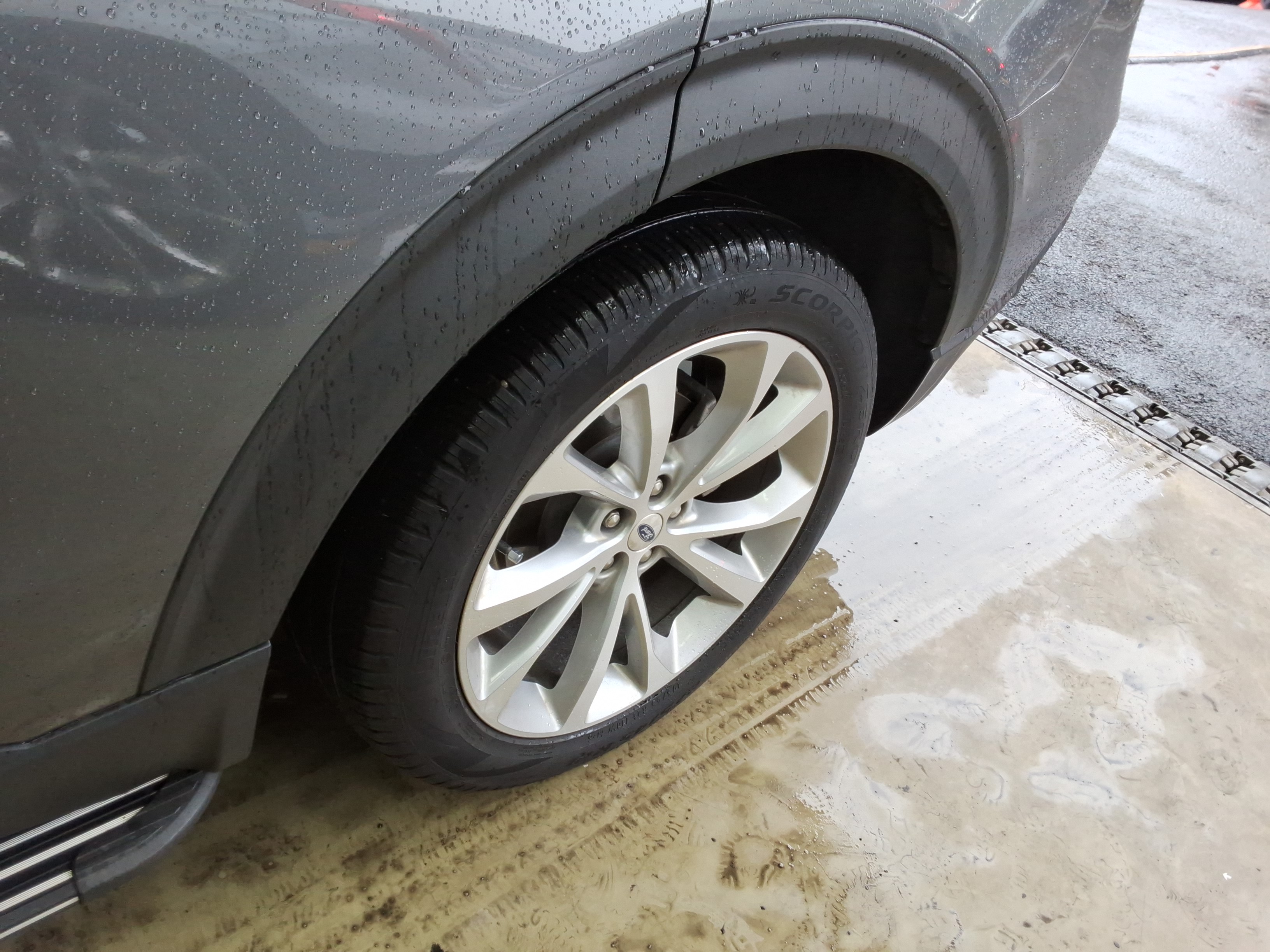 2021 - Ford Explorer