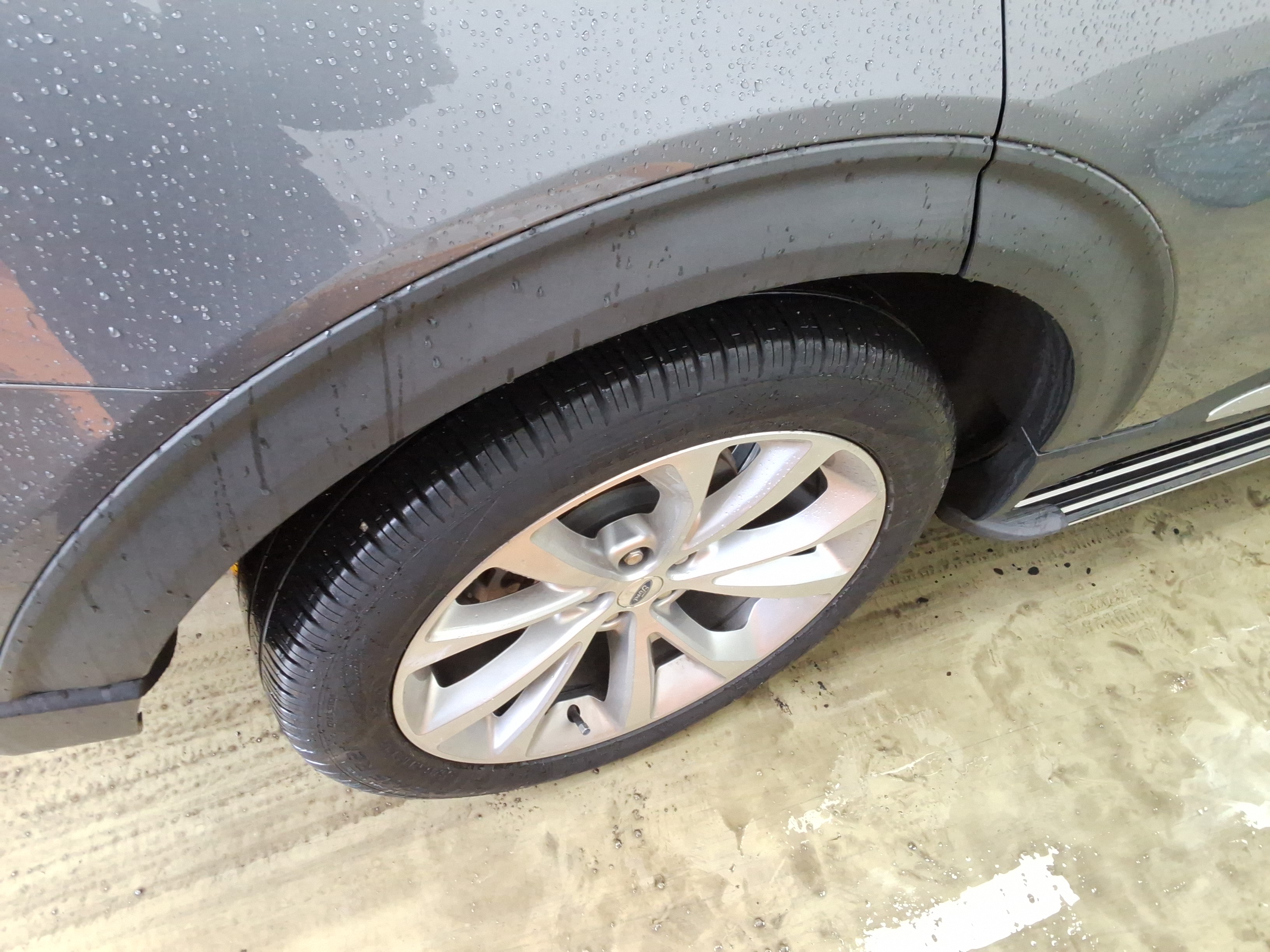 2021 - Ford Explorer