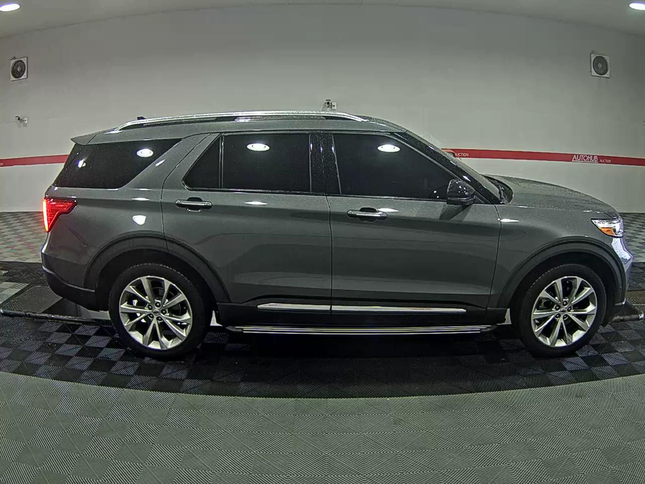 2021 - Ford Explorer